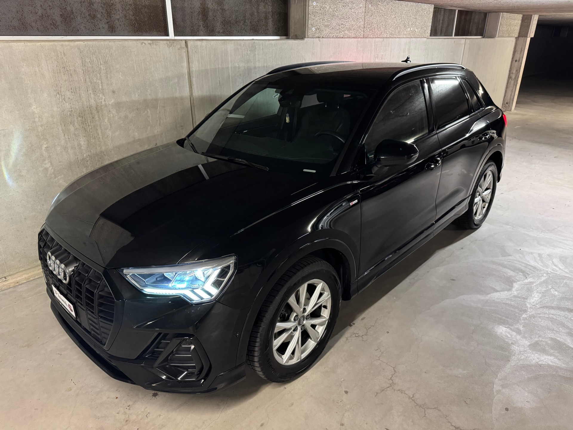AUDI Q3 35 TDI S line quattro-image-9