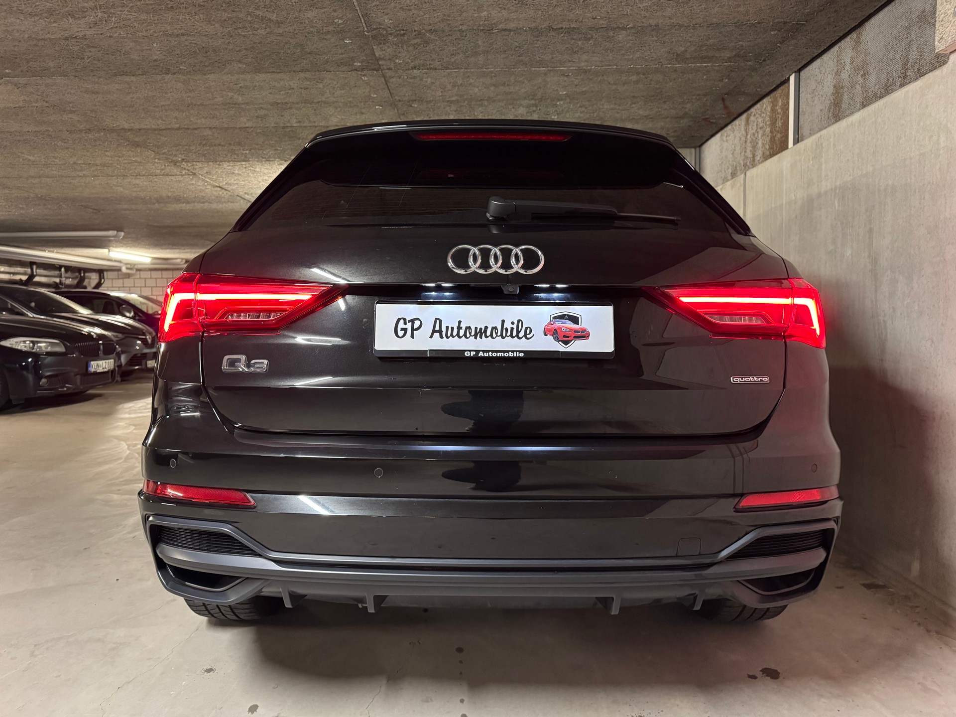 AUDI Q3 35 TDI S line quattro-image-14