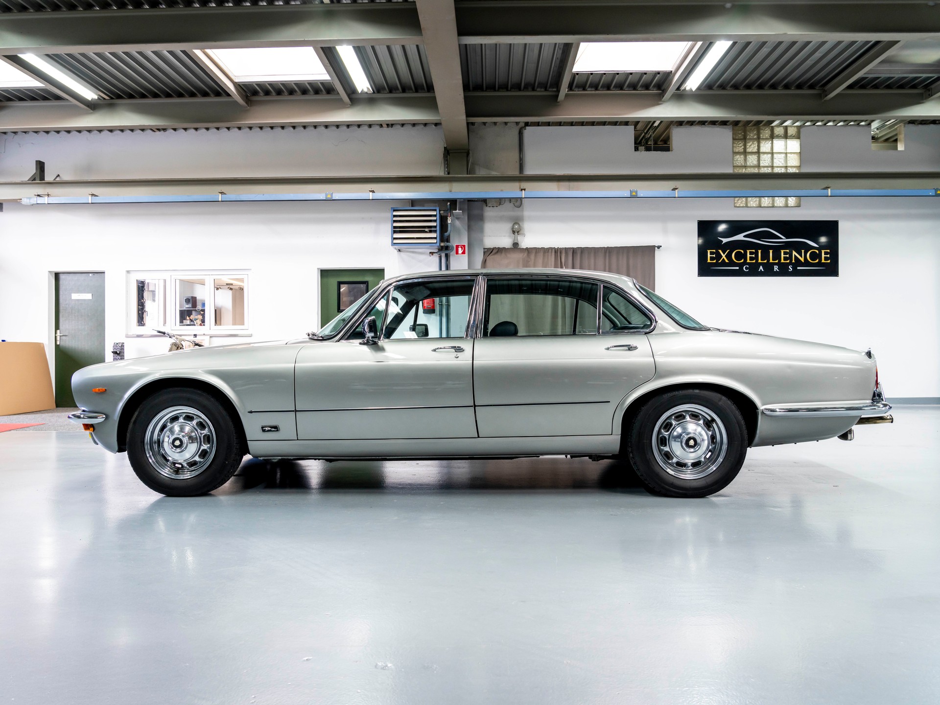 JAGUAR XJ 6 LONG WHEEL BASE-image-3