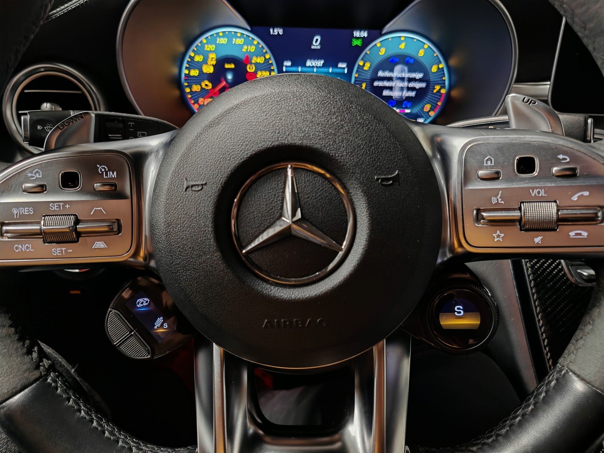 MERCEDES-BENZ C 63 S AMG-image-16