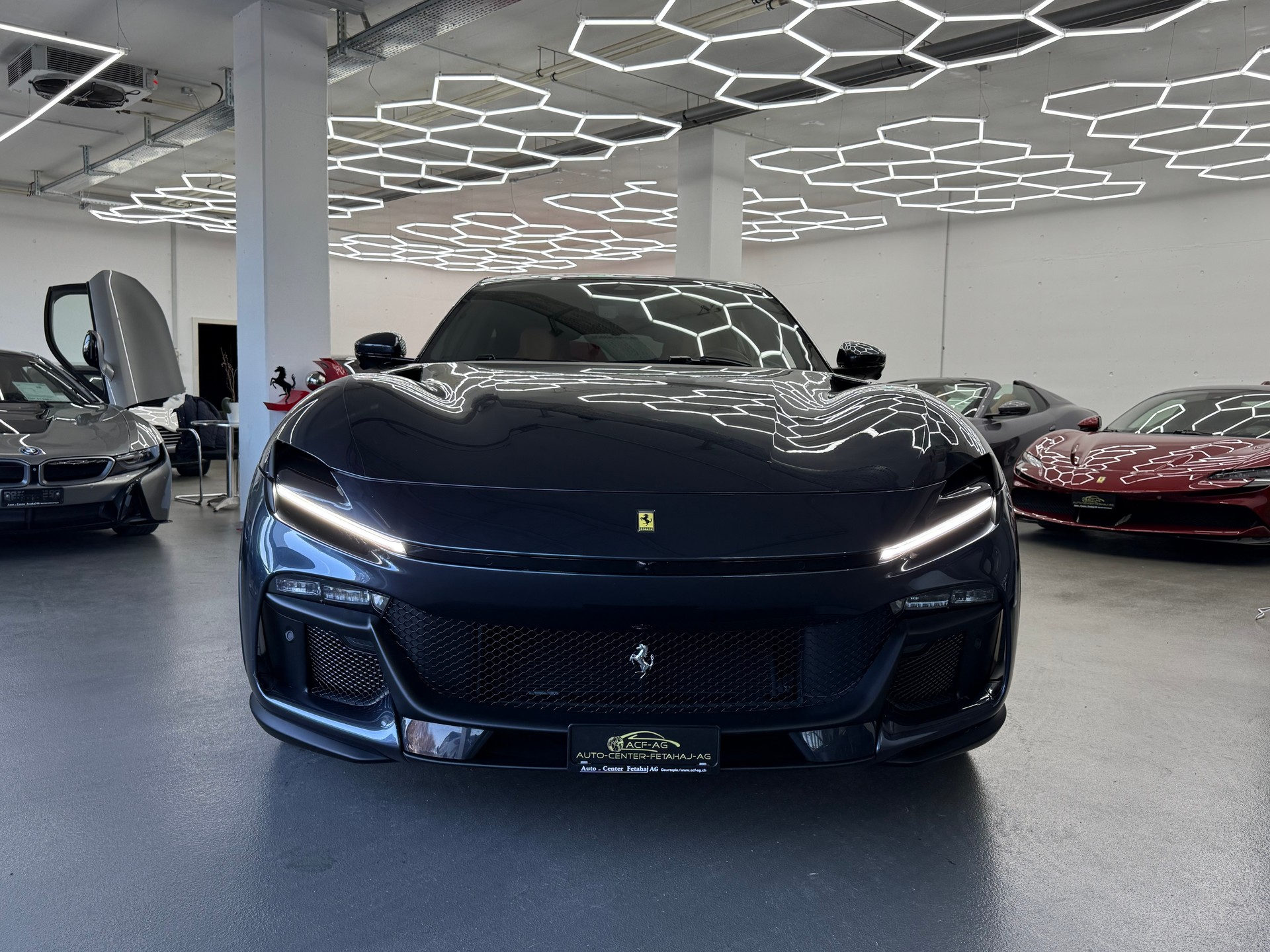 FERRARI Purosangue Atelier 6.5 V12-showroom-element-1