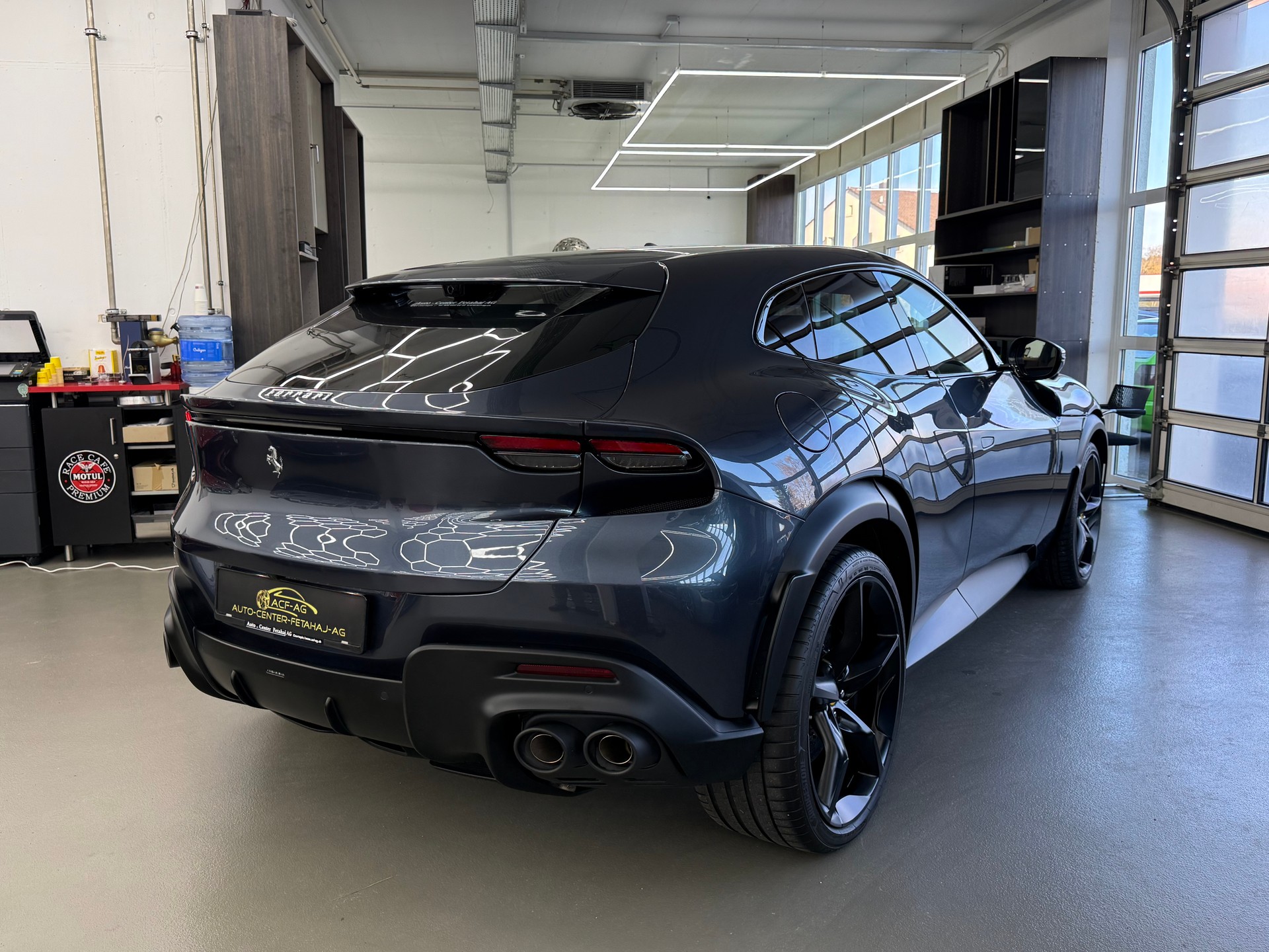 FERRARI Purosangue Atelier 6.5 V12-showroom-element-3