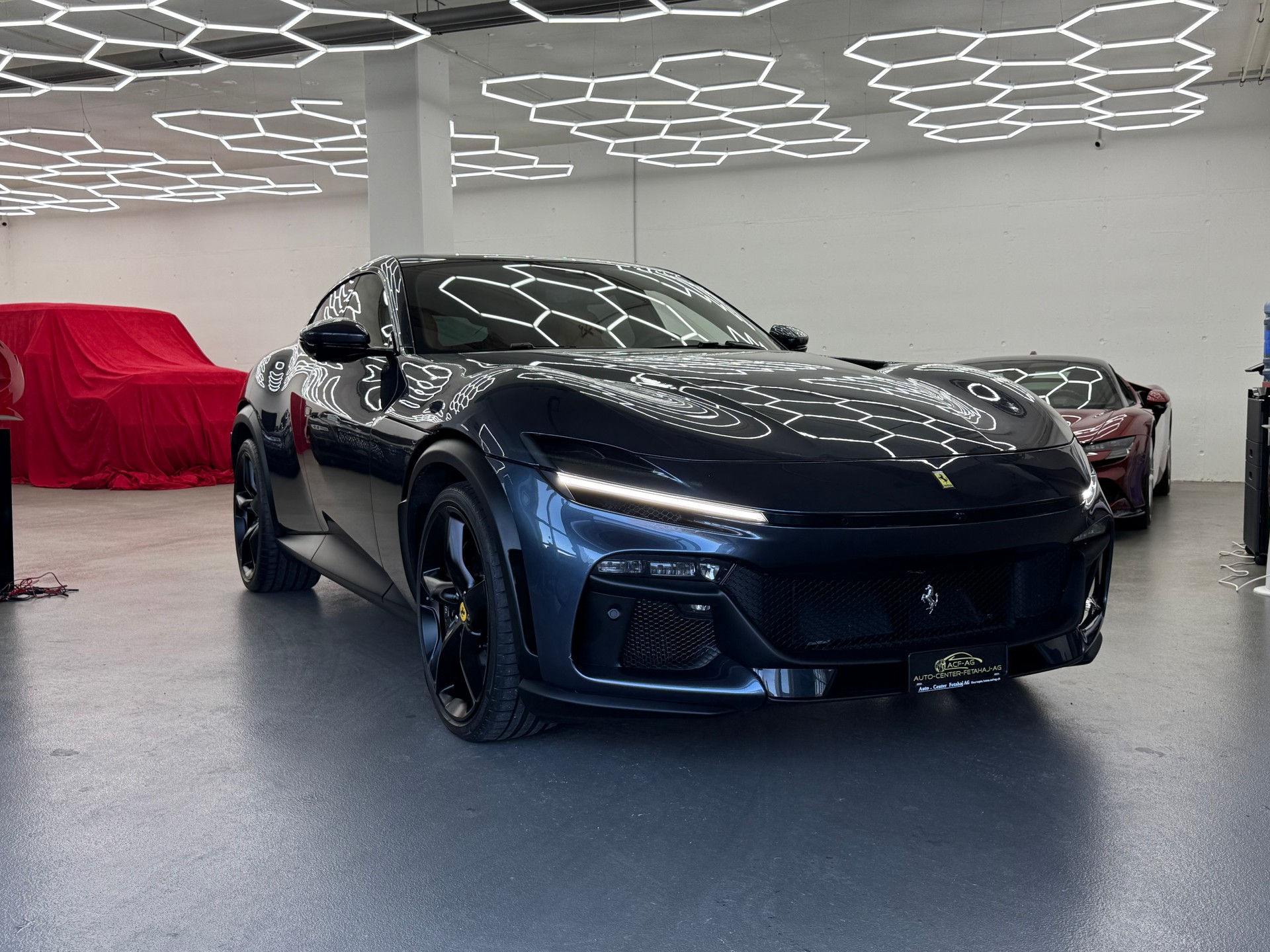 FERRARI Purosangue Atelier 6.5 V12-showroom-element-2