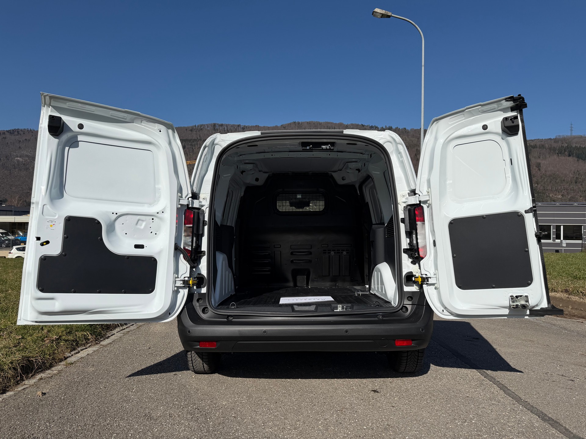 FORD AUTOMAT !! TRANSIT COURIER VAN 1.0 ECOBOOST TREND. KM 4`700 !!-image-20