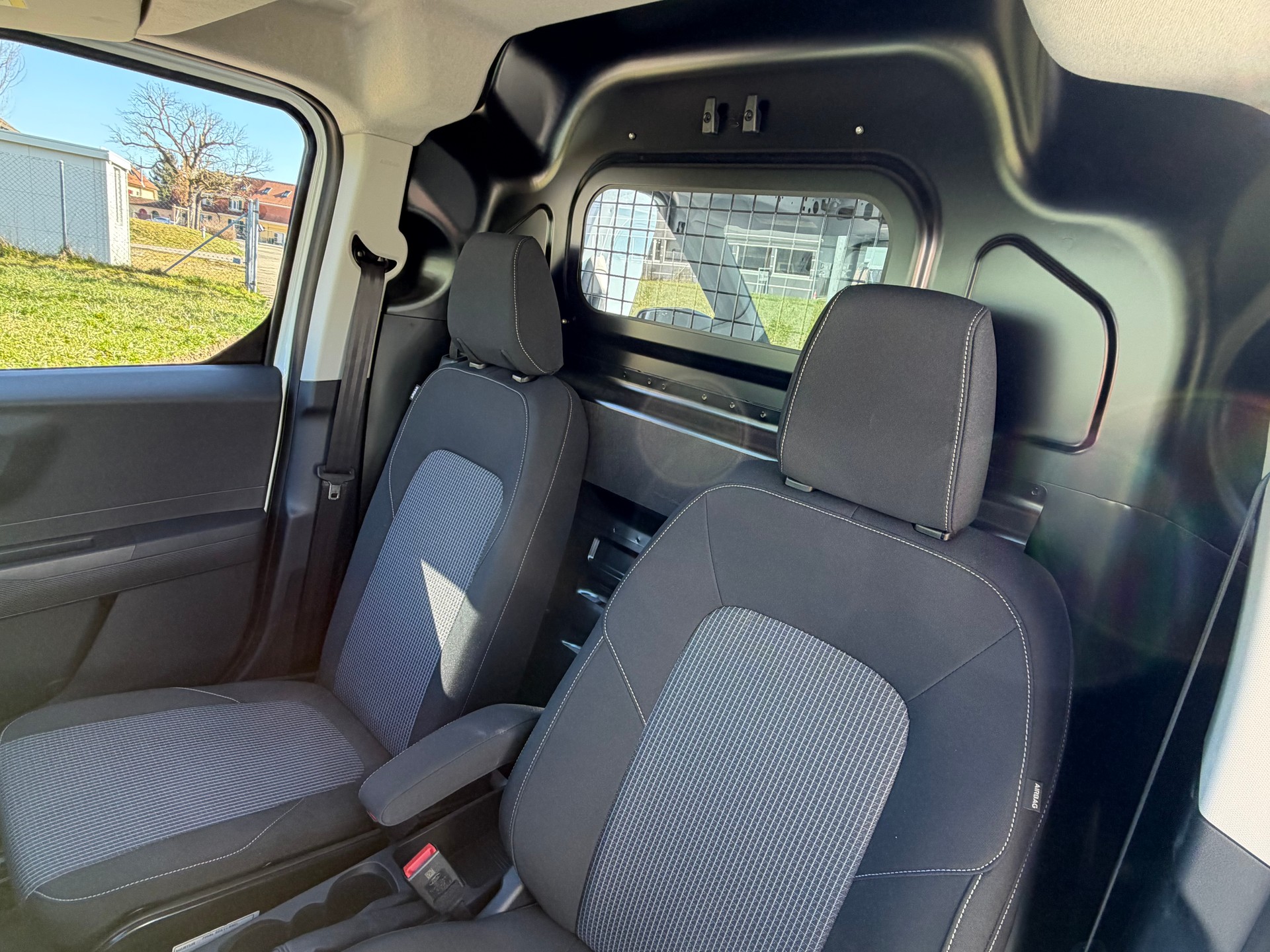 FORD AUTOMAT !! TRANSIT COURIER VAN 1.0 ECOBOOST TREND. KM 4`700 !!-image-23