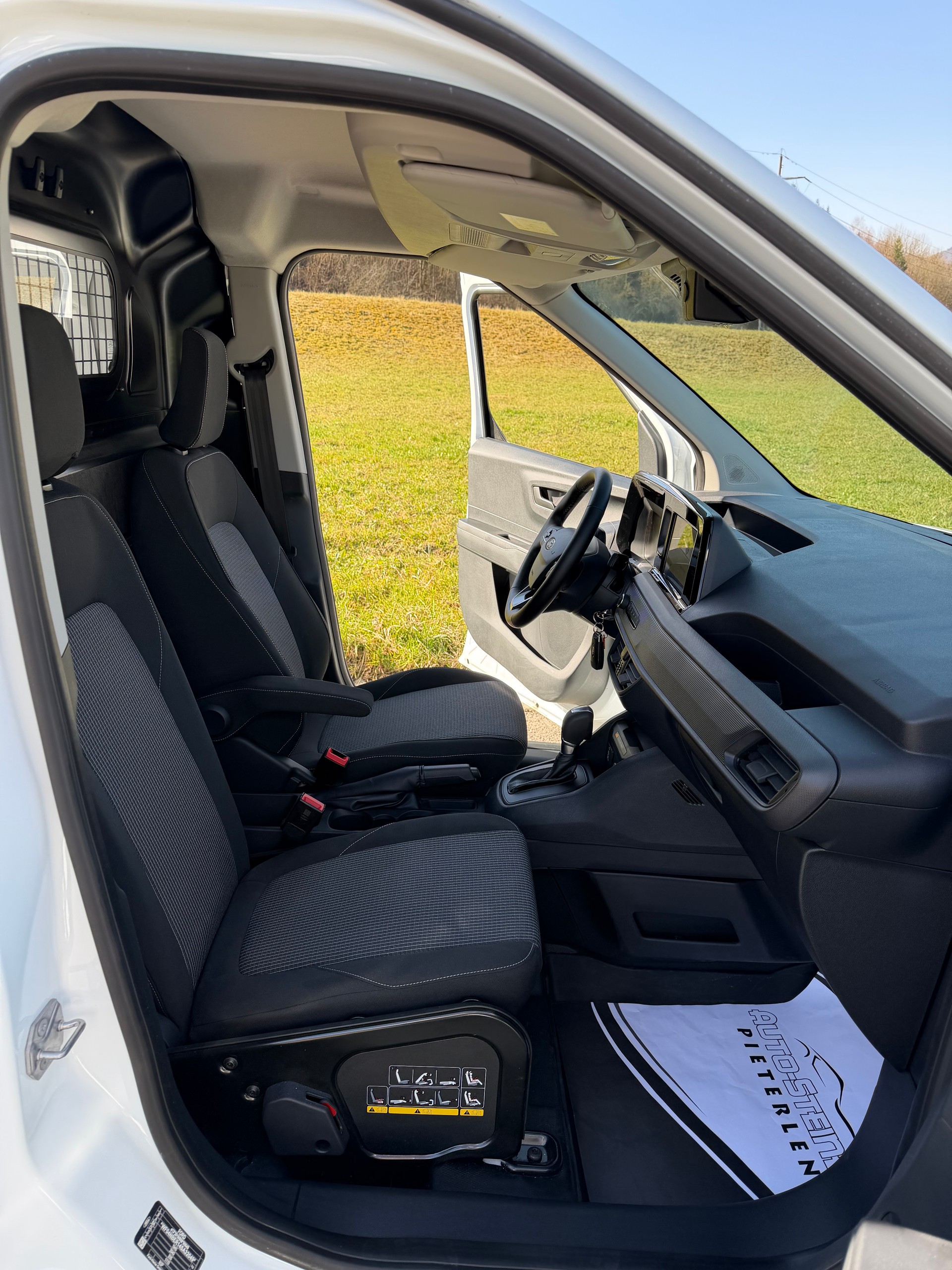 FORD AUTOMAT !! TRANSIT COURIER VAN 1.0 ECOBOOST TREND. KM 4`700 !!-image-25