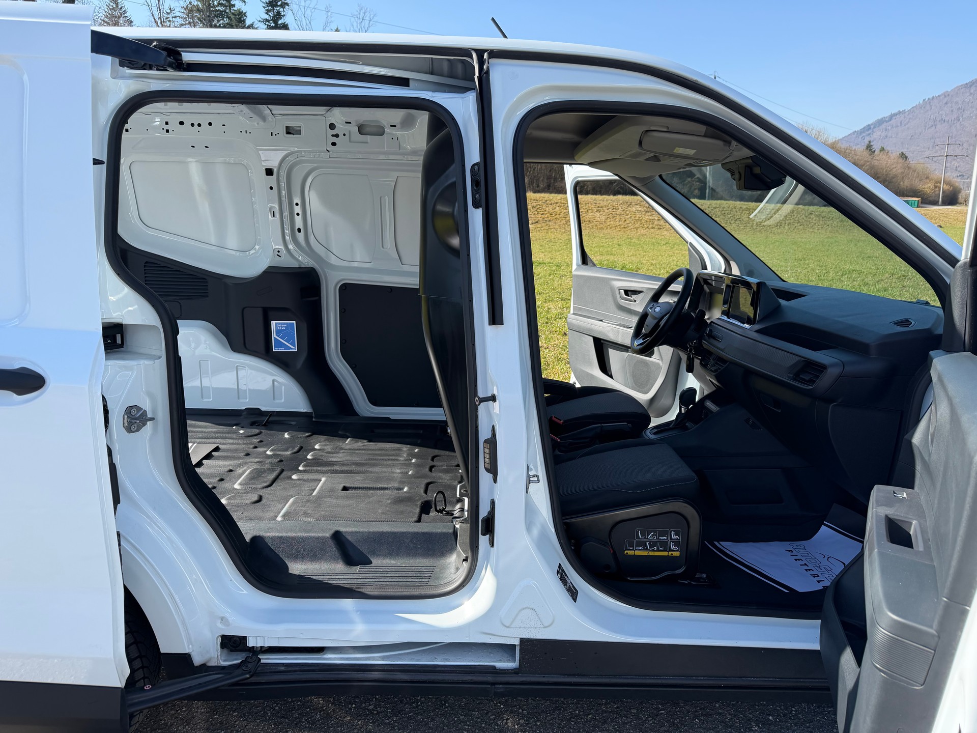 FORD AUTOMAT !! TRANSIT COURIER VAN 1.0 ECOBOOST TREND. KM 4`700 !!-image-21