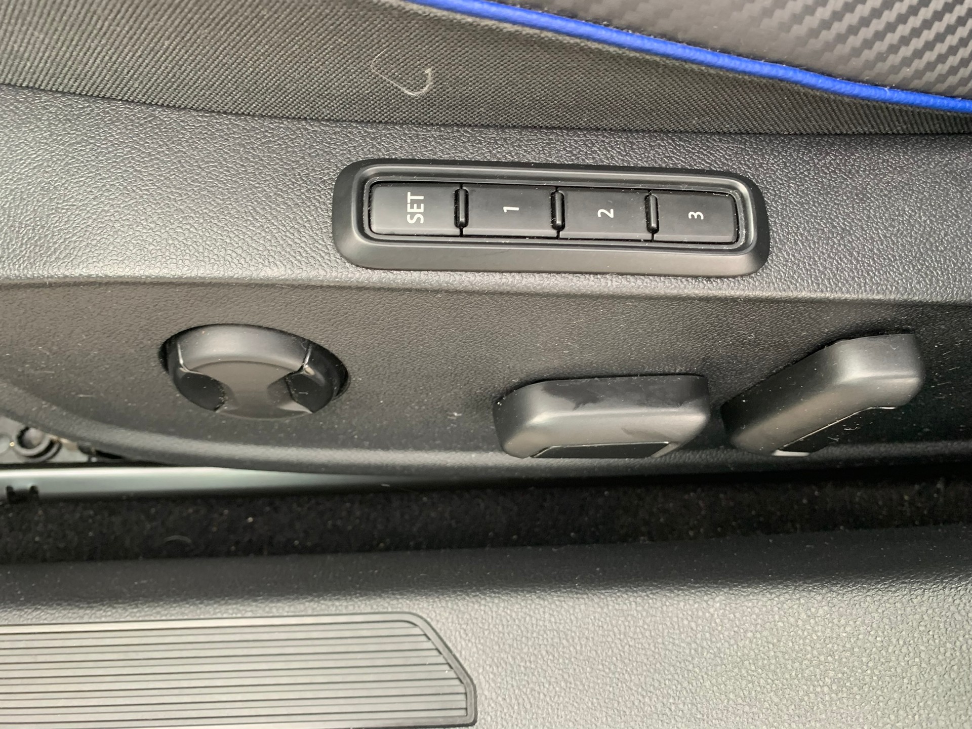 VW Golf VIII 2.0 TSI R DSG 4motion-image-12