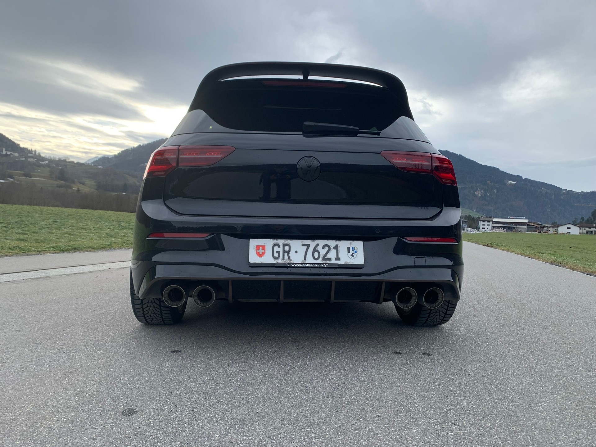 VW Golf VIII 2.0 TSI R DSG 4motion-showroom-element-3