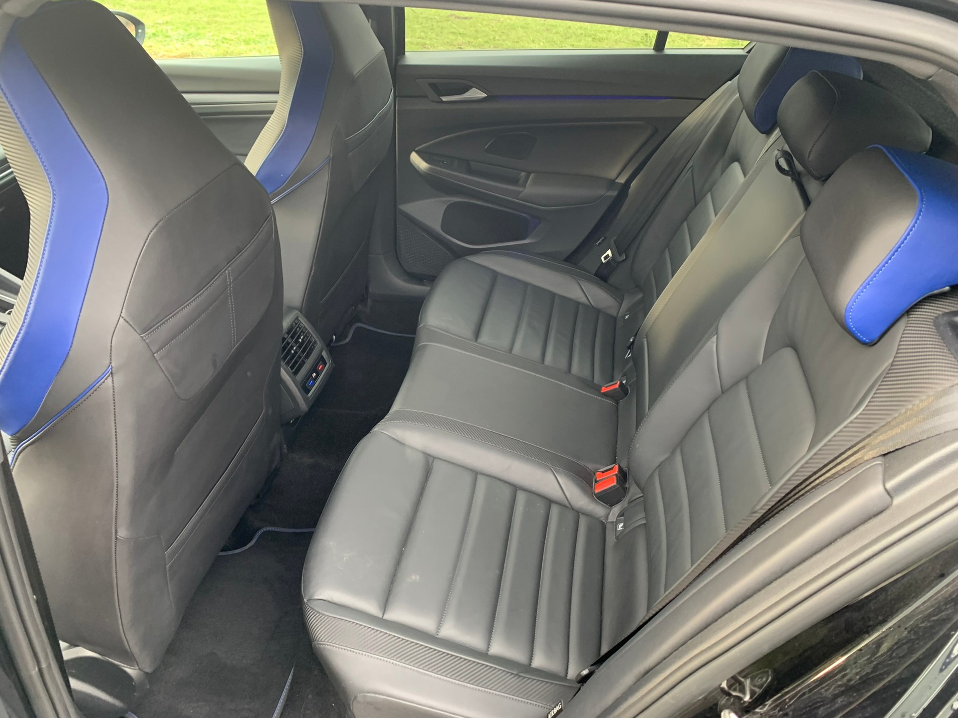 VW Golf VIII 2.0 TSI R DSG 4motion-image-11
