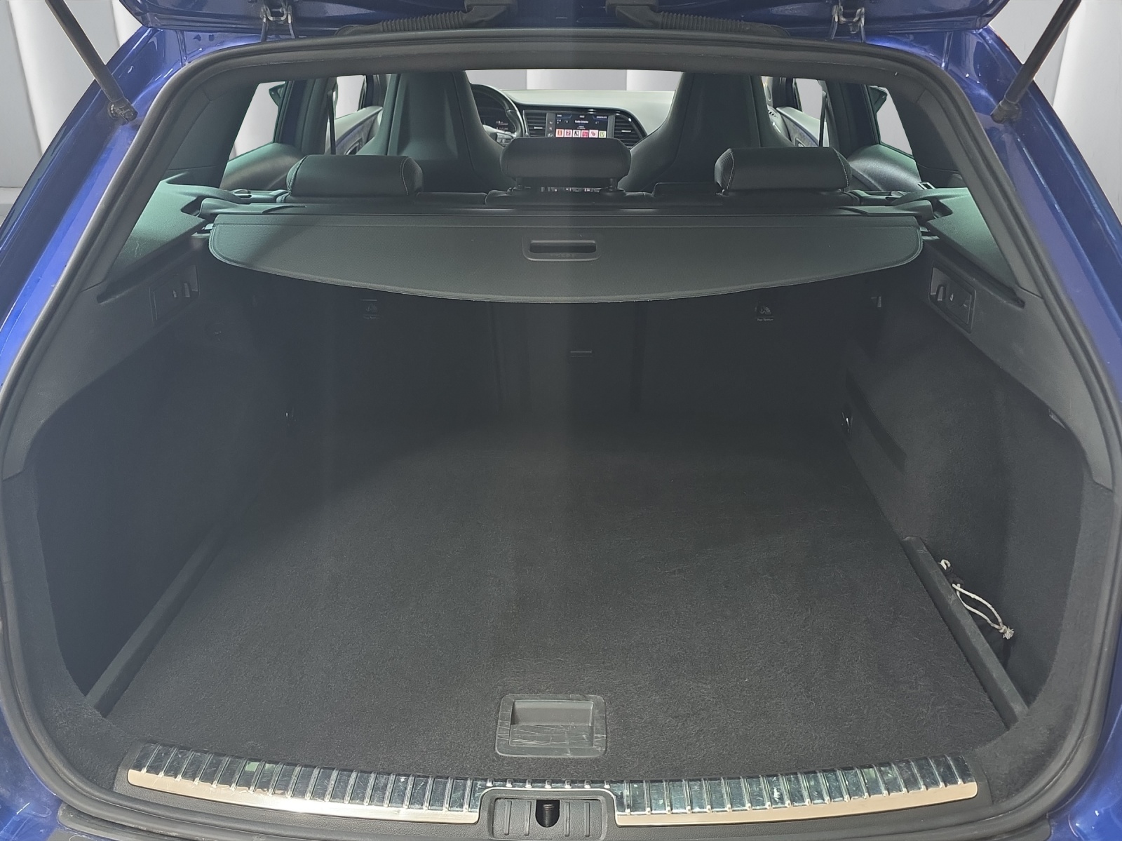 SEAT Leon ST 2.0 TSI 300 Cupra 4Drive DSG-image-13