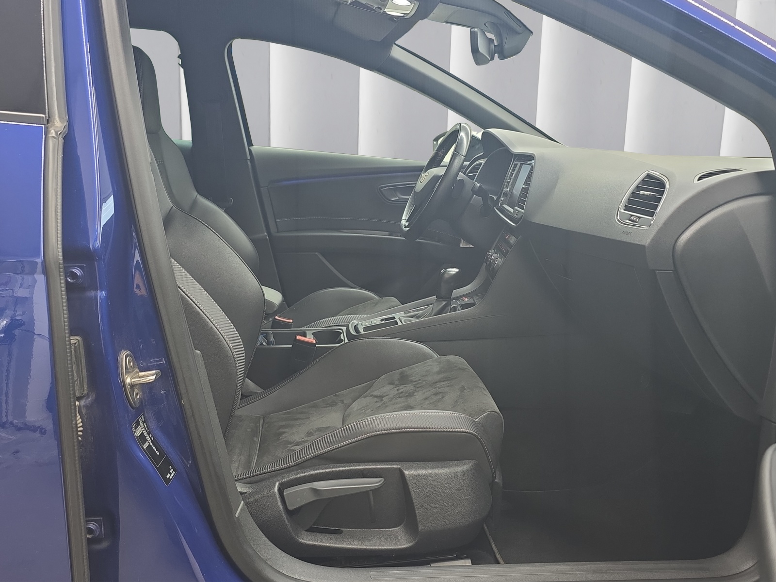 SEAT Leon ST 2.0 TSI 300 Cupra 4Drive DSG-image-11