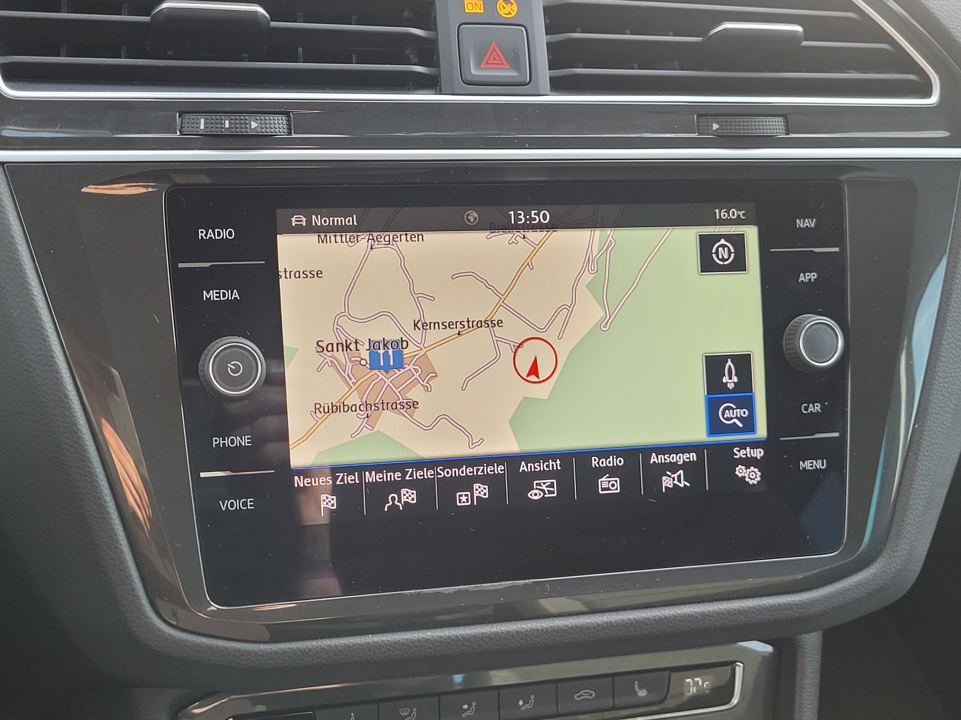 VW Tiguan 2.0 TDI SCR Comfortline 4Motion DSG-image-11