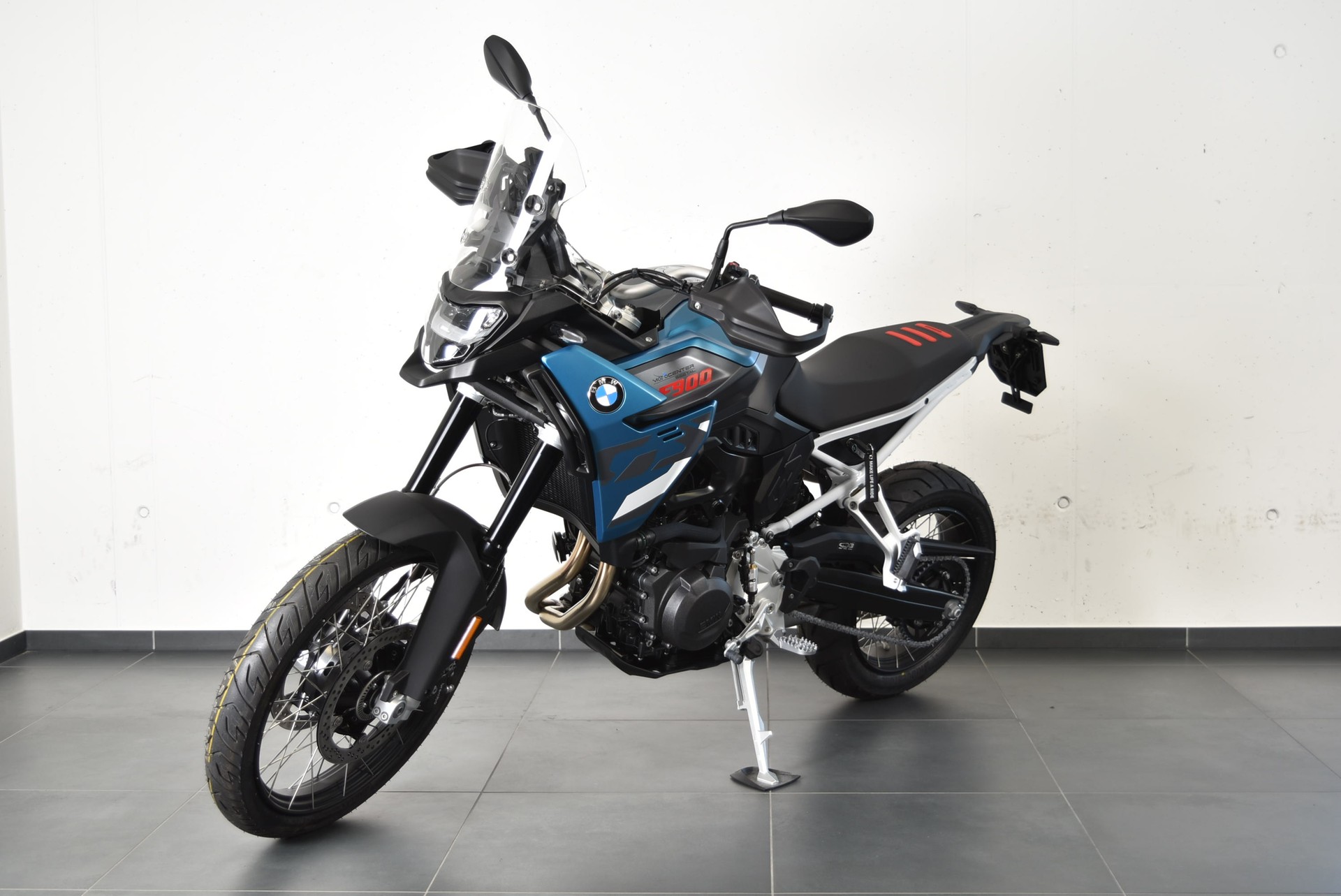 BMW F 900 GS-image-1