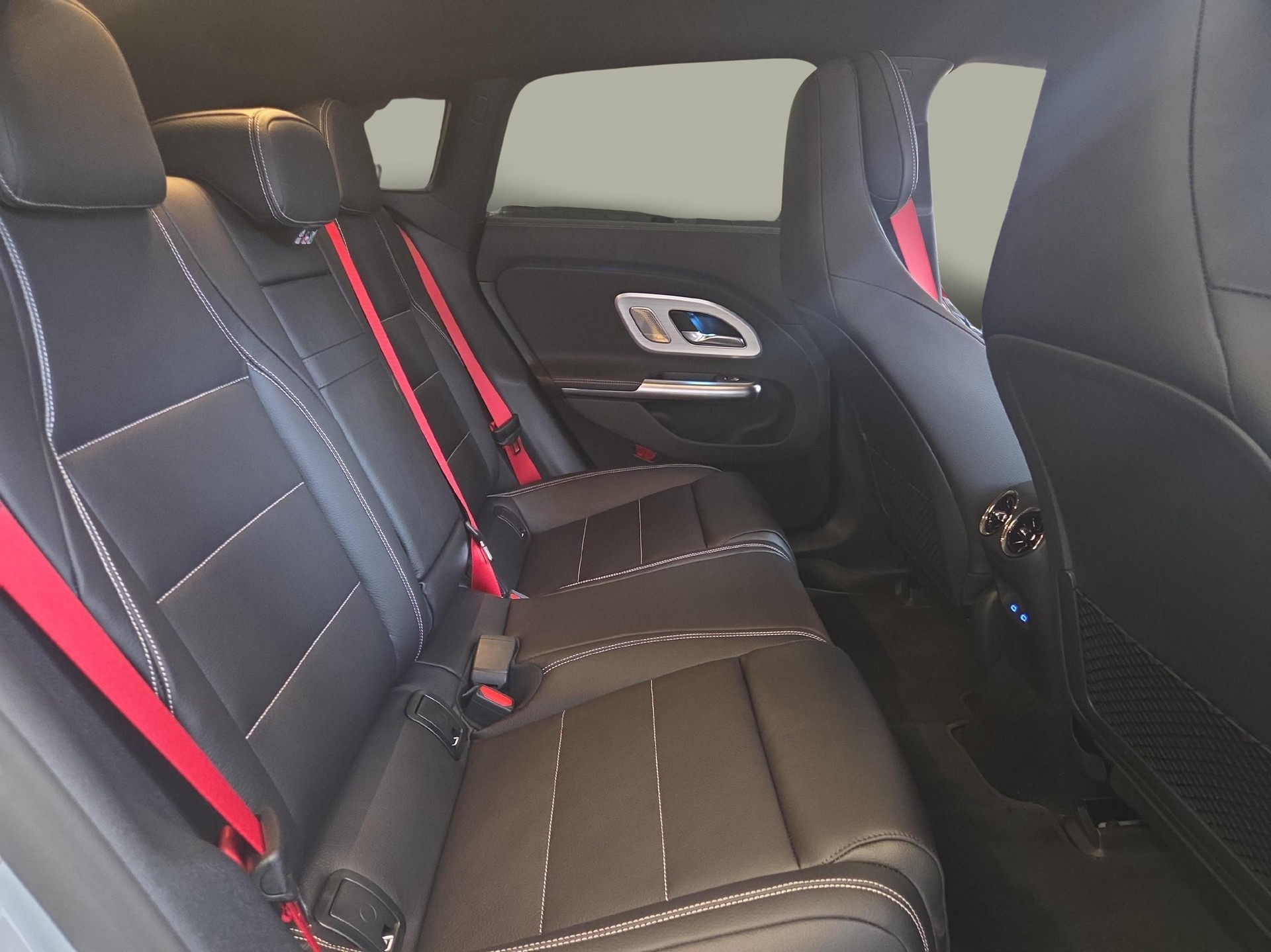 MERCEDES-BENZ CLA 350 4MATIC Shooting Brake EQ Technology-image-8