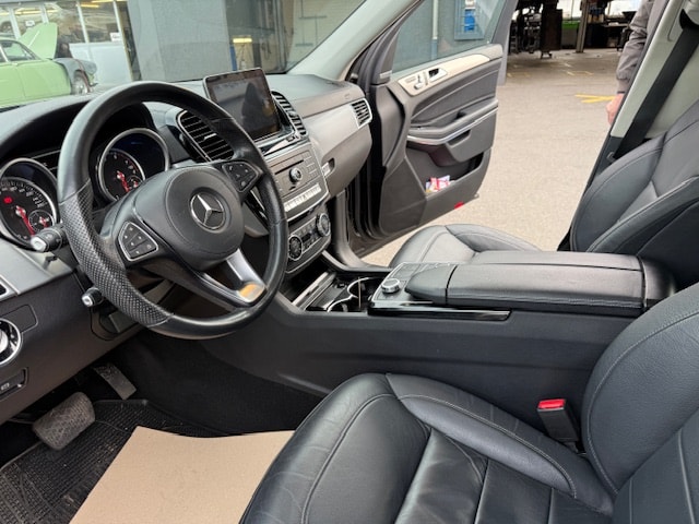 MERCEDES-BENZ GLS 500 V8-image-11