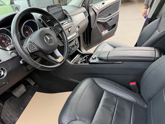 MERCEDES-BENZ GLS 500 V8-image-12