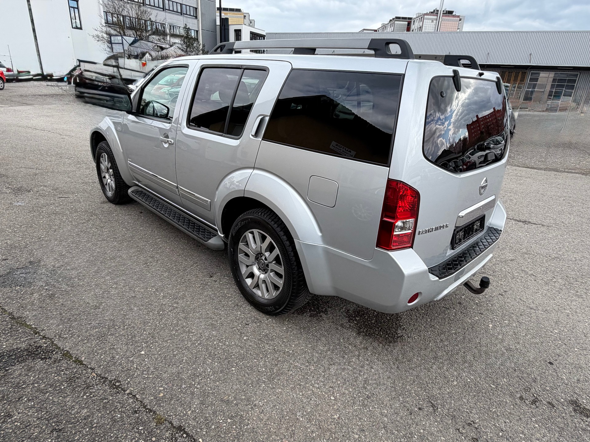NISSAN Pathfinder 3.0 dCi LE Automatic-image-6