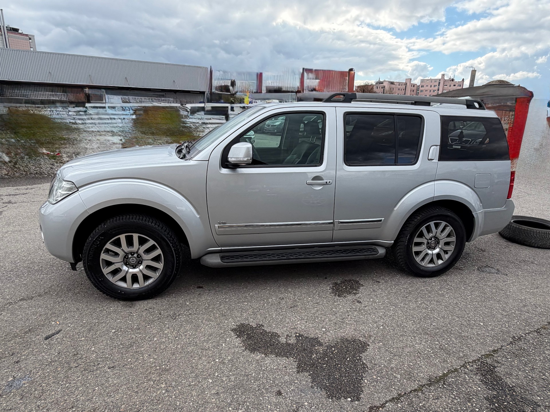 NISSAN Pathfinder 3.0 dCi LE Automatic-image-18