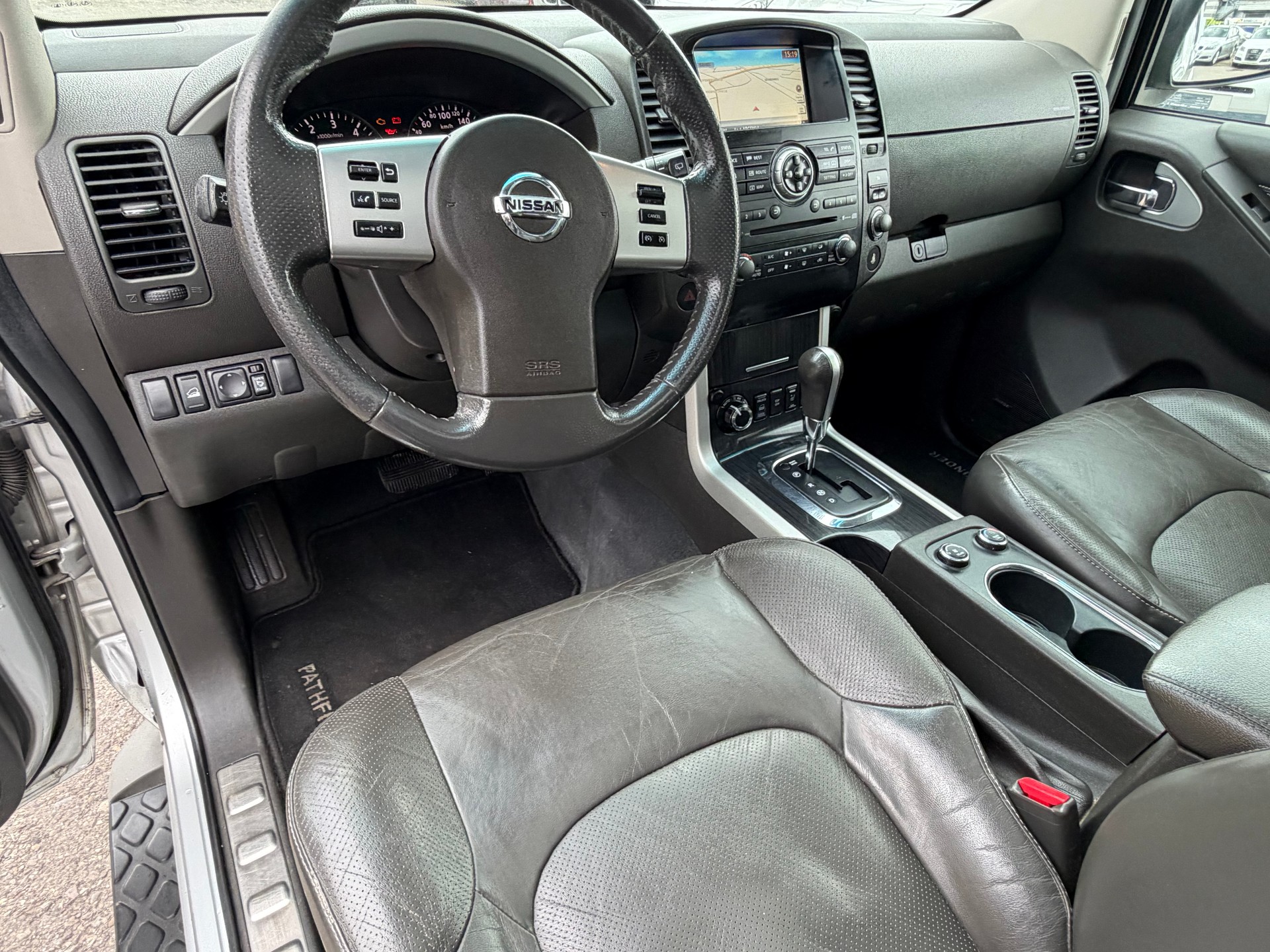 NISSAN Pathfinder 3.0 dCi LE Automatic-image-16