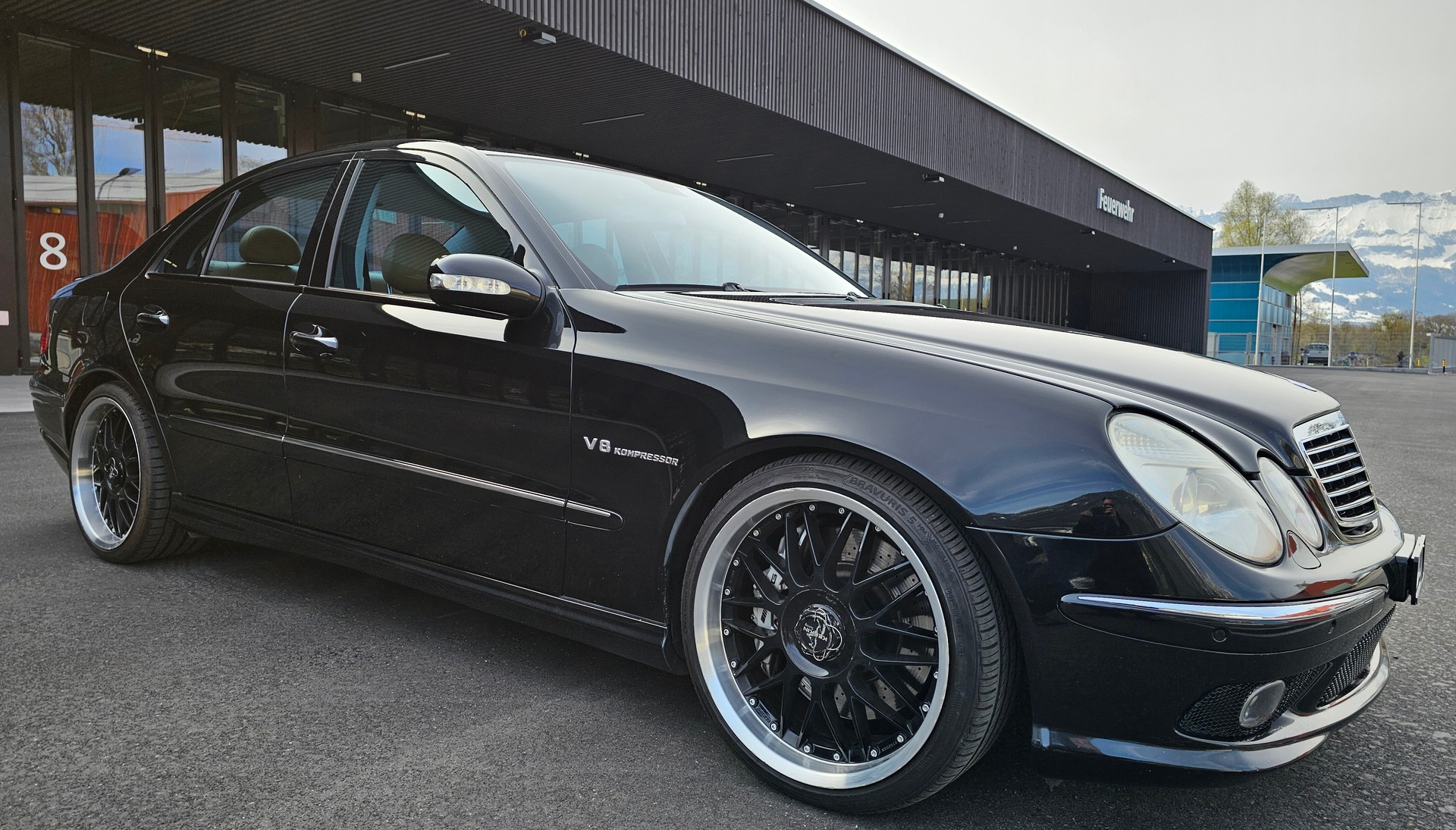 MERCEDES-BENZ E 55 AMG Avantgarde Automatic-image-3