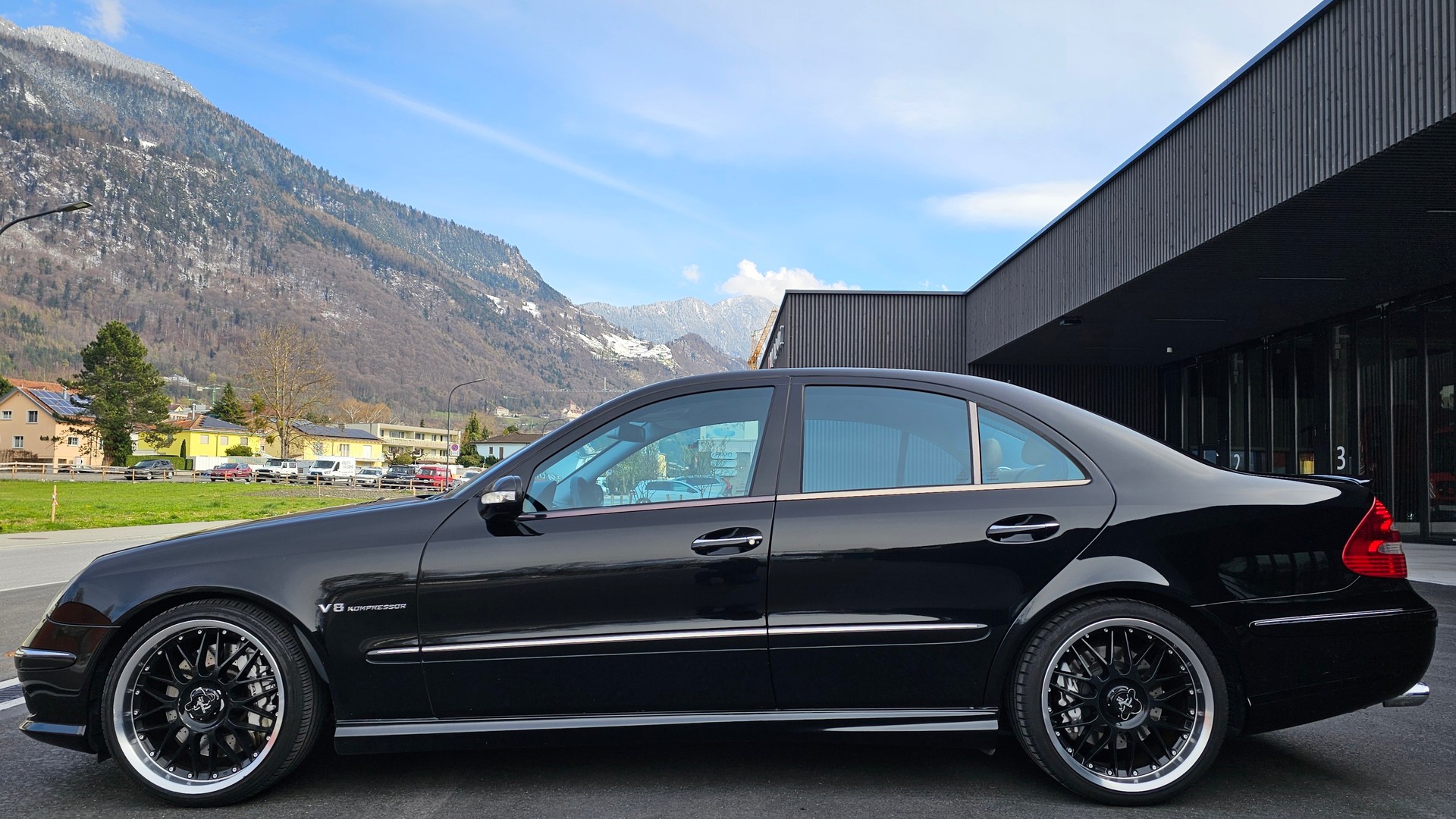 MERCEDES-BENZ E 55 AMG Avantgarde Automatic-image-1