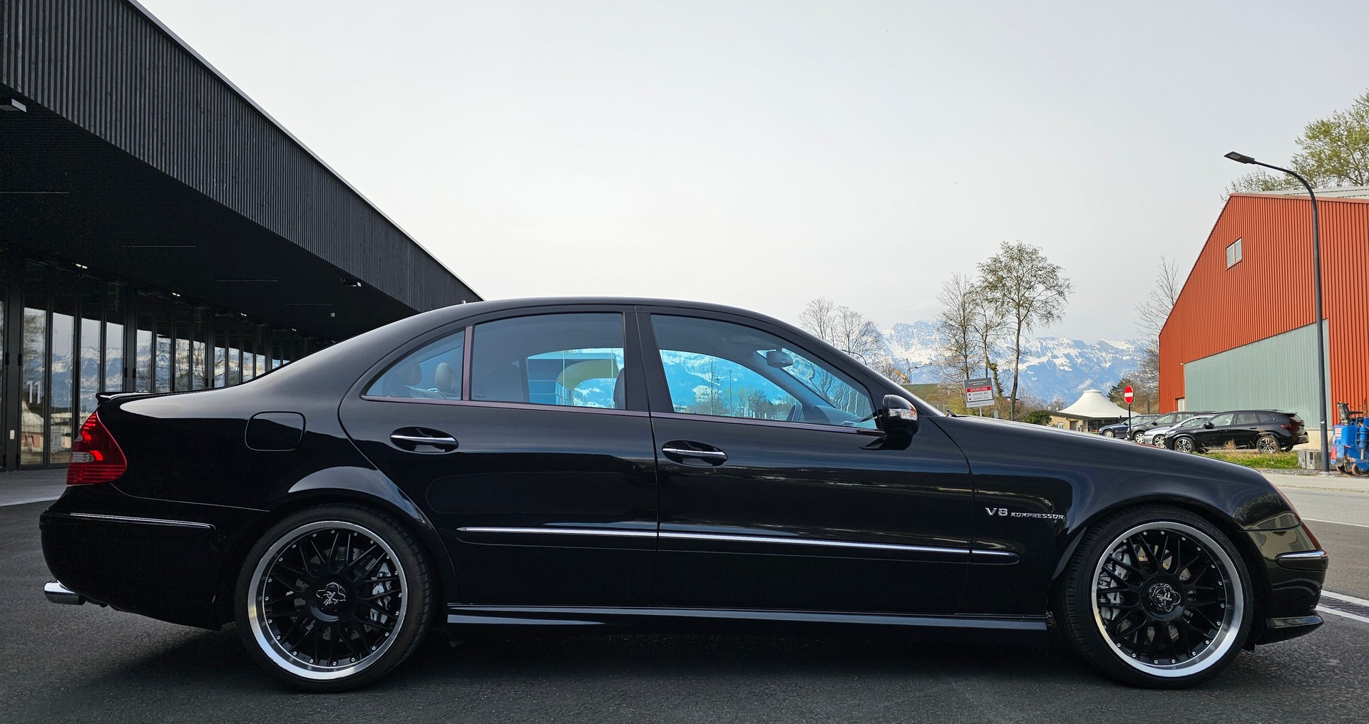 MERCEDES-BENZ E 55 AMG Avantgarde Automatic-image-4