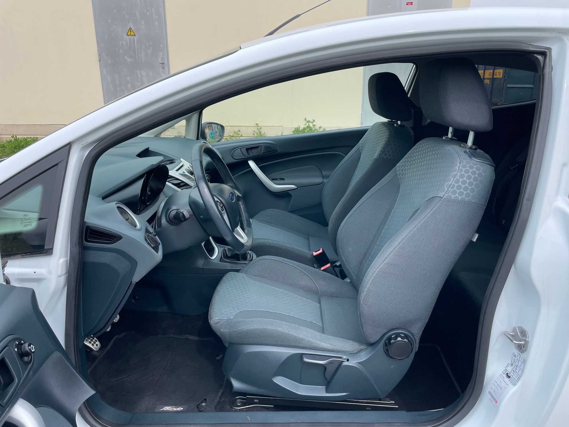 FORD Fiesta 1.6 16V Titanium-image-6