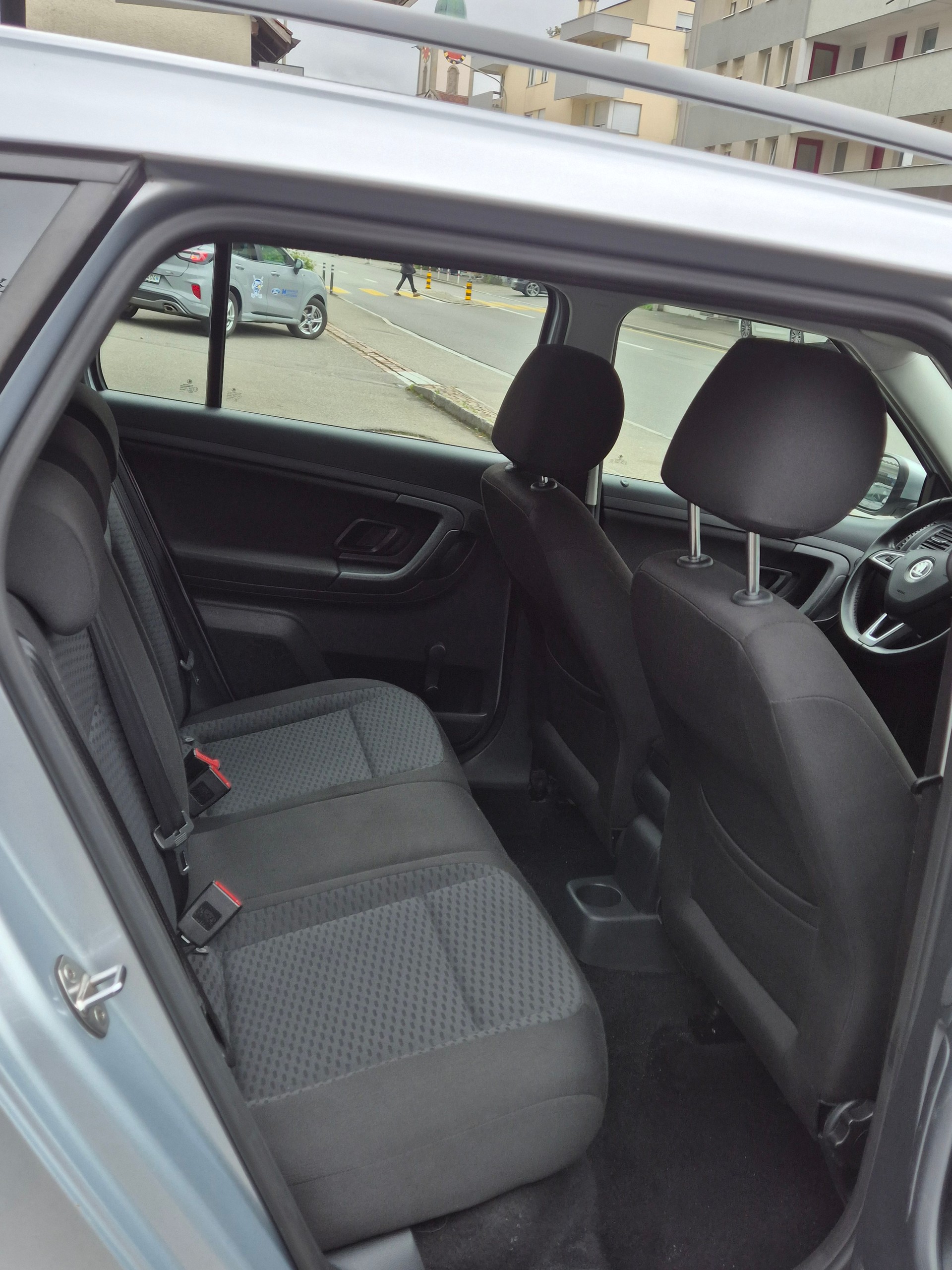 SKODA Fabia 1.2 TSI Ambition Plus DSG-image-8