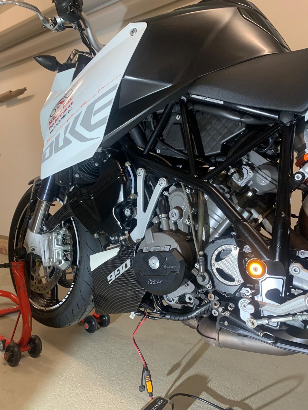 KTM 990 Super Duke-image-7