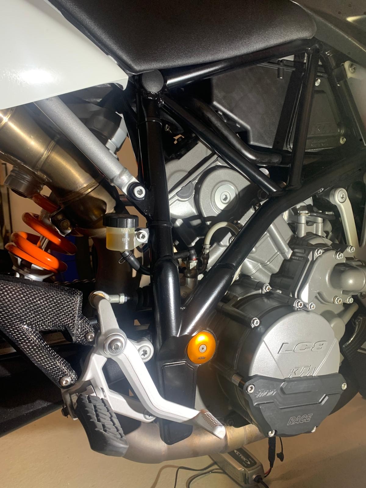 KTM 990 Super Duke-image-5
