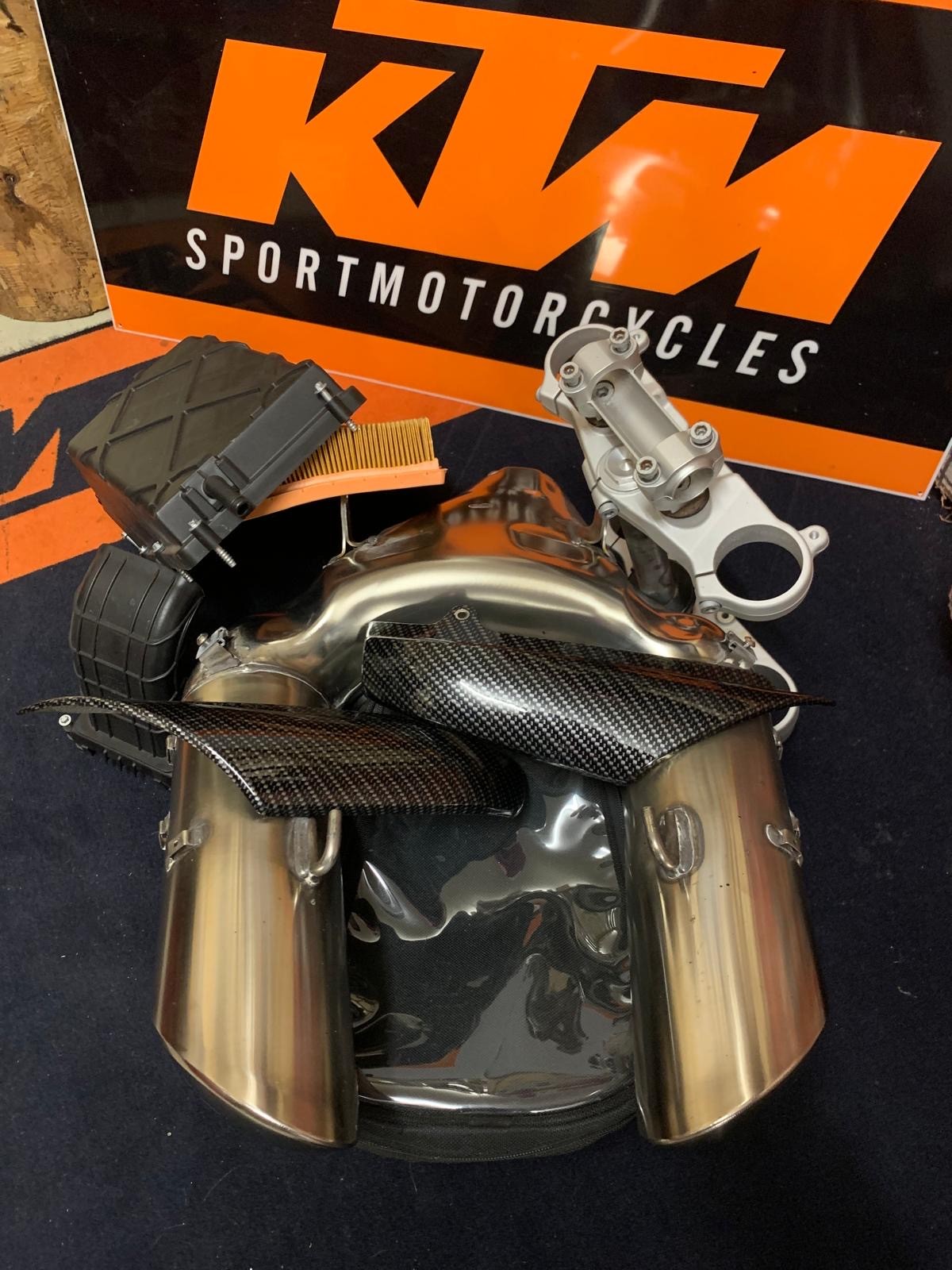 KTM 990 Super Duke-image-3