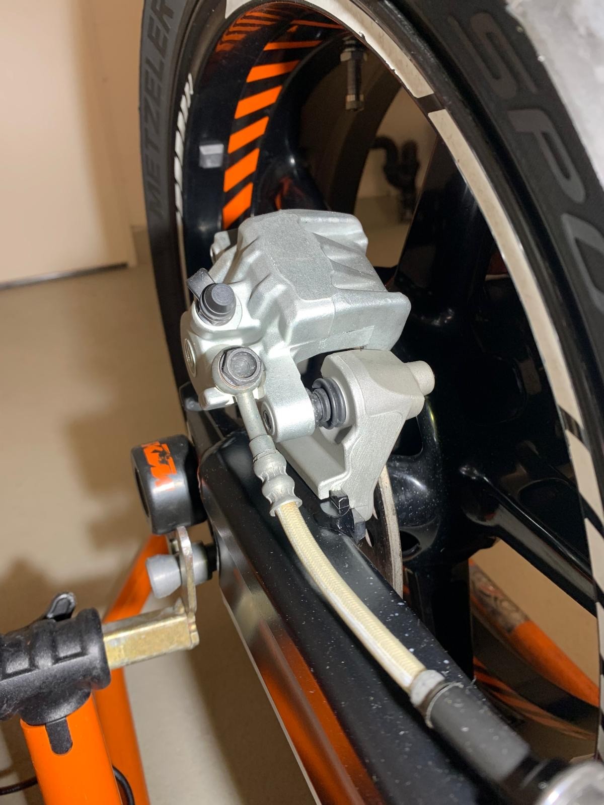 KTM 990 Super Duke-image-6