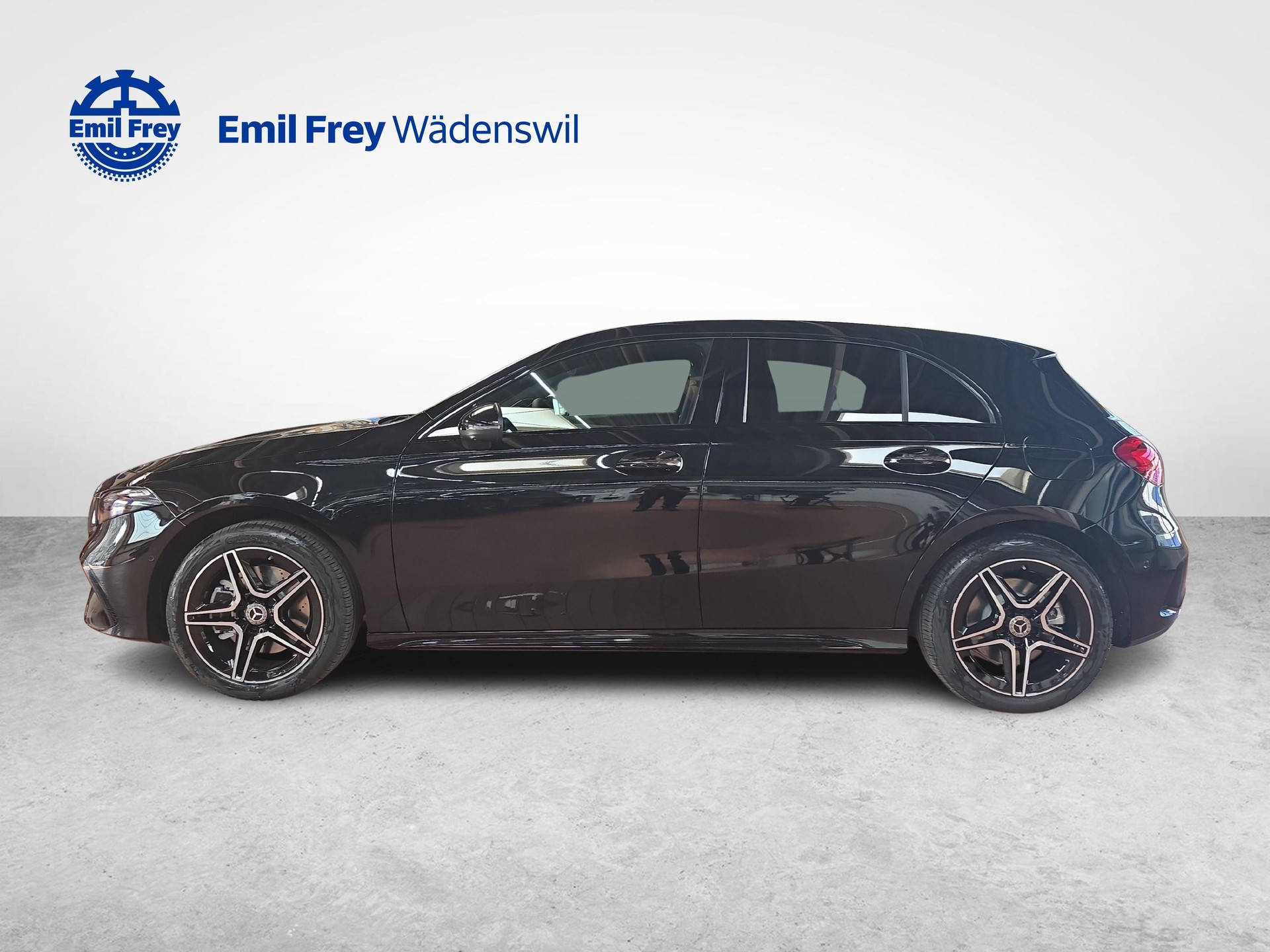 MERCEDES-BENZ A 250 e EQ Star AMG Line-showroom-element-1