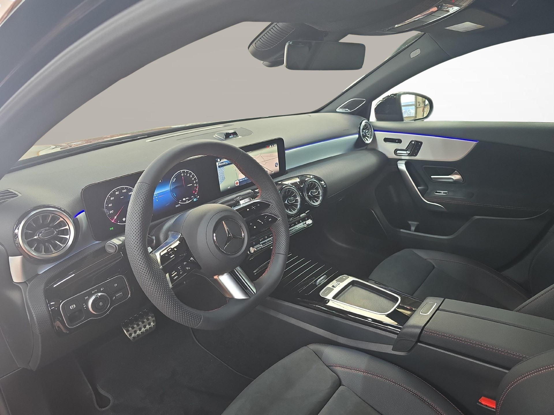 MERCEDES-BENZ A 250 e EQ Star AMG Line-image-4