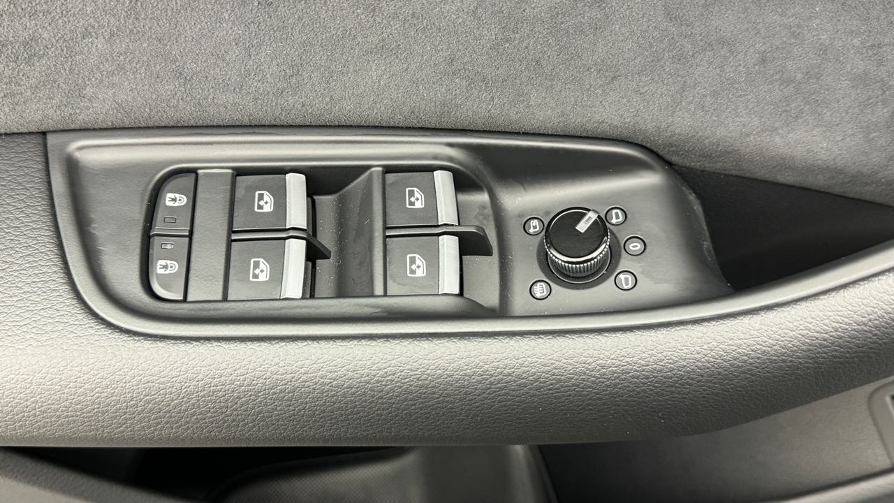 AUDI Q8 SUV TDI quattro 210 kW S line-image-8