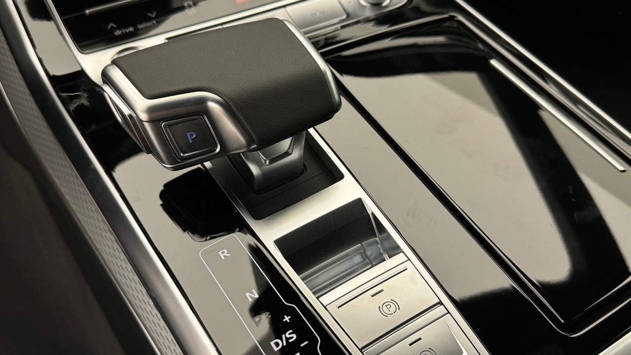 AUDI Q8 SUV TDI quattro 210 kW S line-image-10