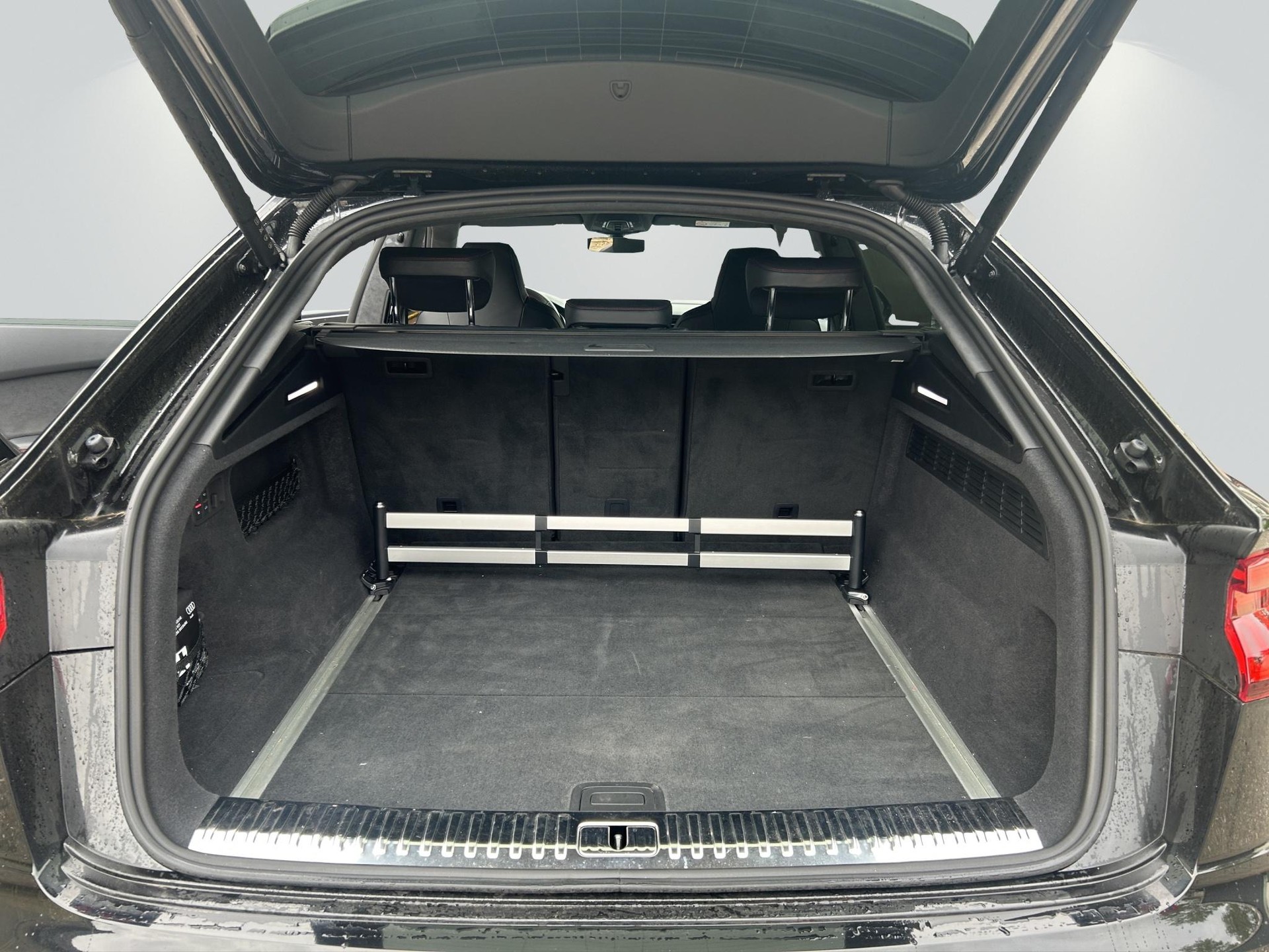 AUDI RS Q8 4.0 V8 TFSI quattro T-Tronic-image-13