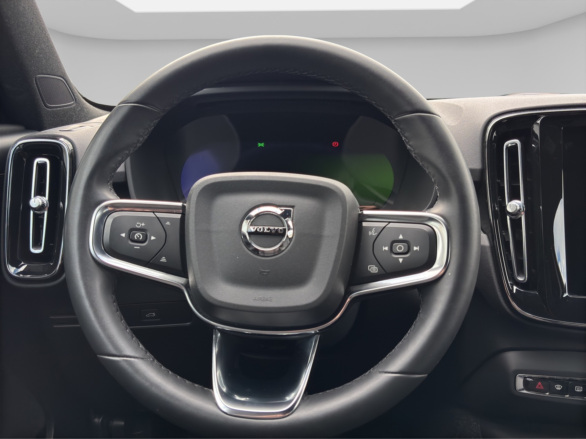 VOLVO XC40 E80 Core-image-11