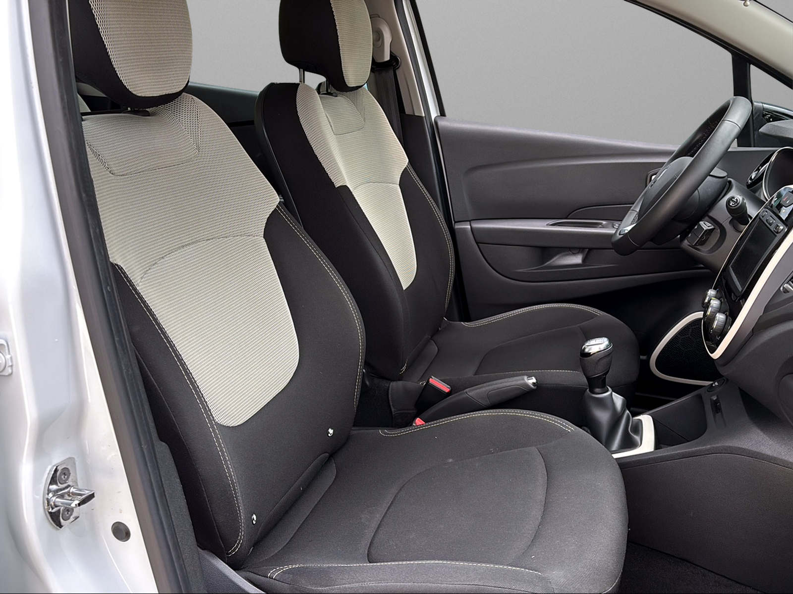 RENAULT Captur 0.9 12V Zen-image-9