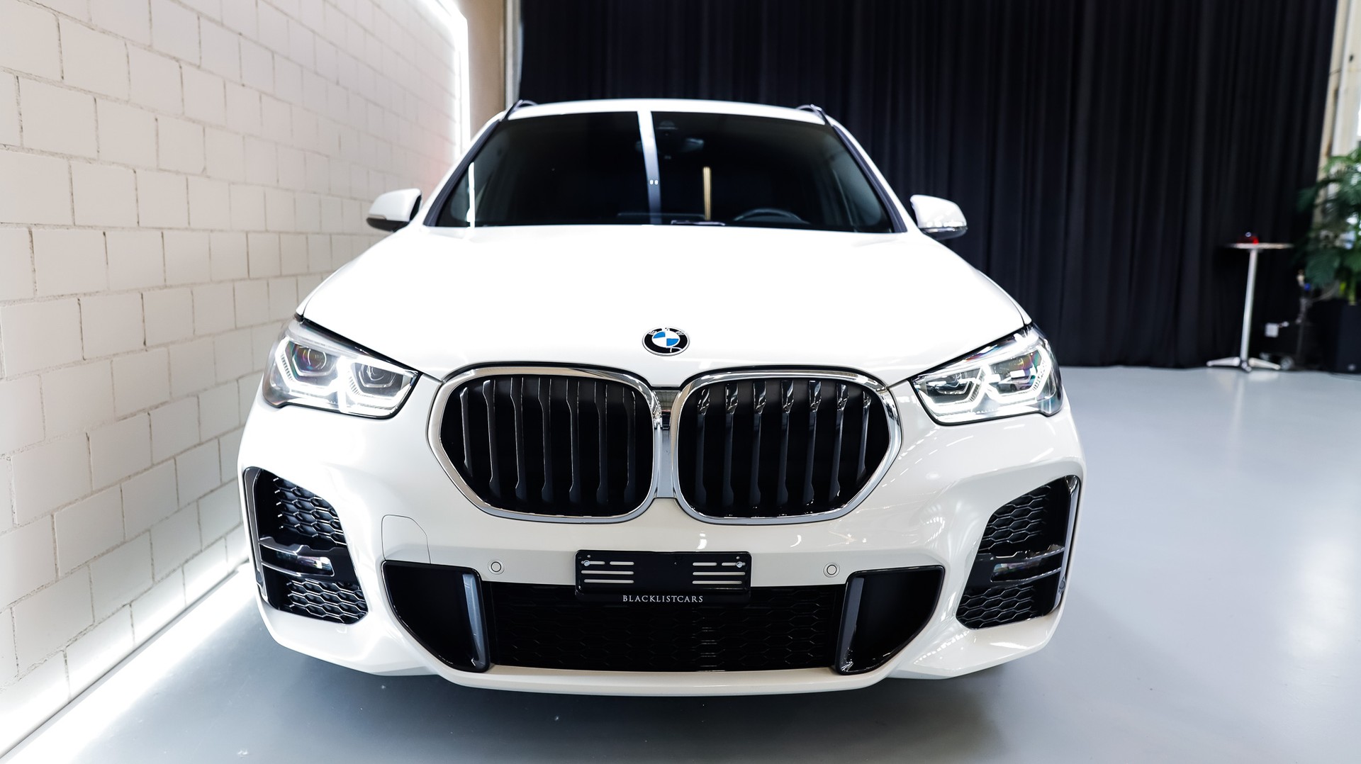 BMW X1 sDrive 18d M Sport Steptronic-showroom-element-3