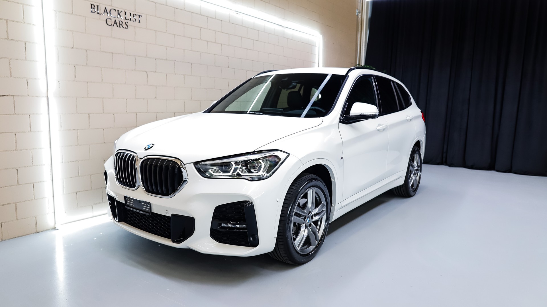 BMW X1 sDrive 18d M Sport Steptronic-showroom-element-1