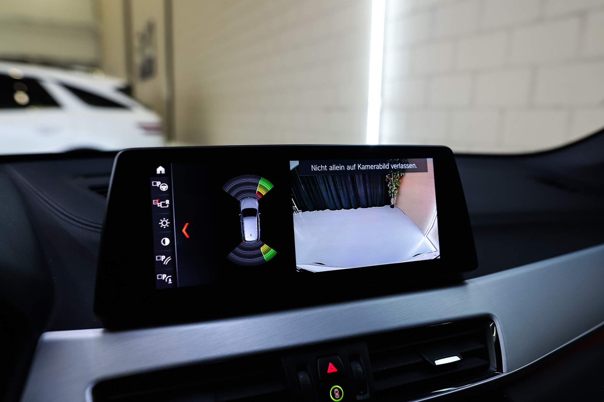 BMW X1 sDrive 18d M Sport Steptronic-image-12