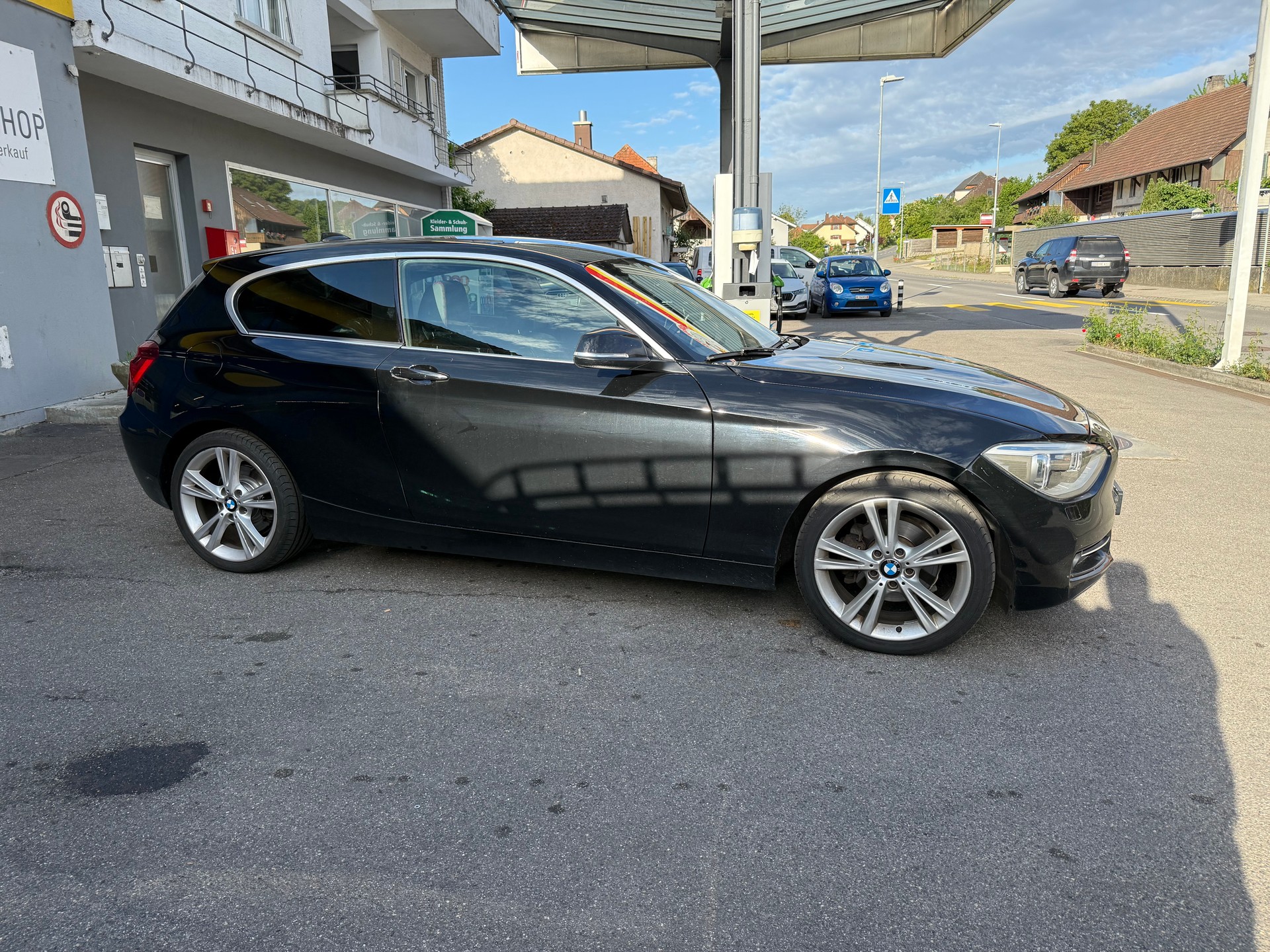 BMW 120d xDrive Sport Line-image-1