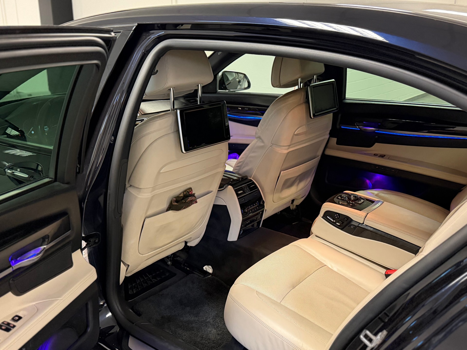 BMW 750Ld xDrive-image-15
