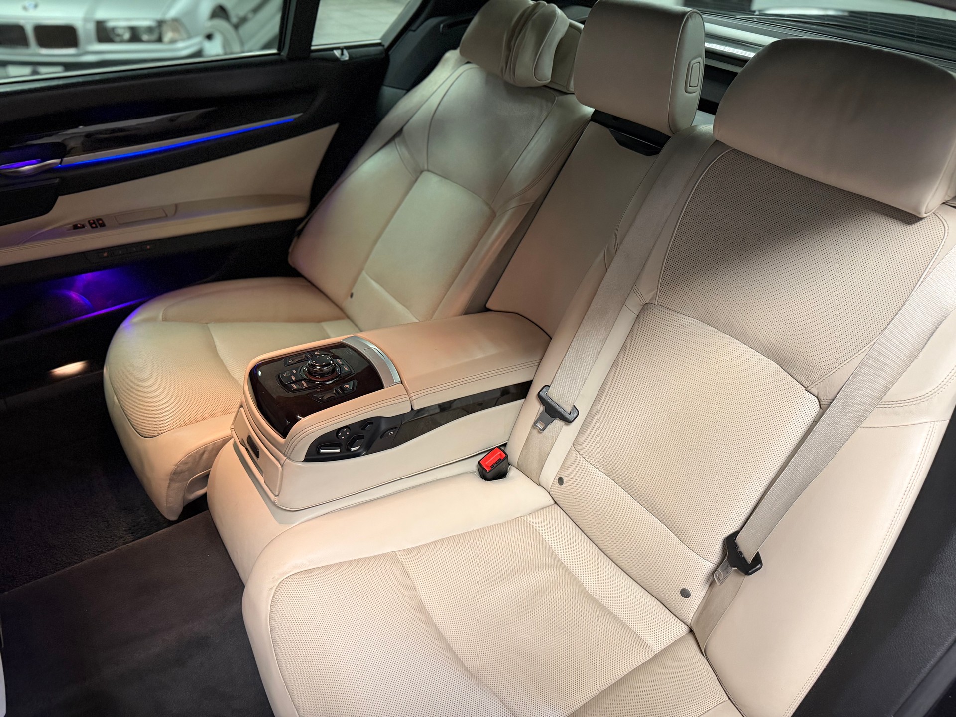 BMW 750Ld xDrive-image-14