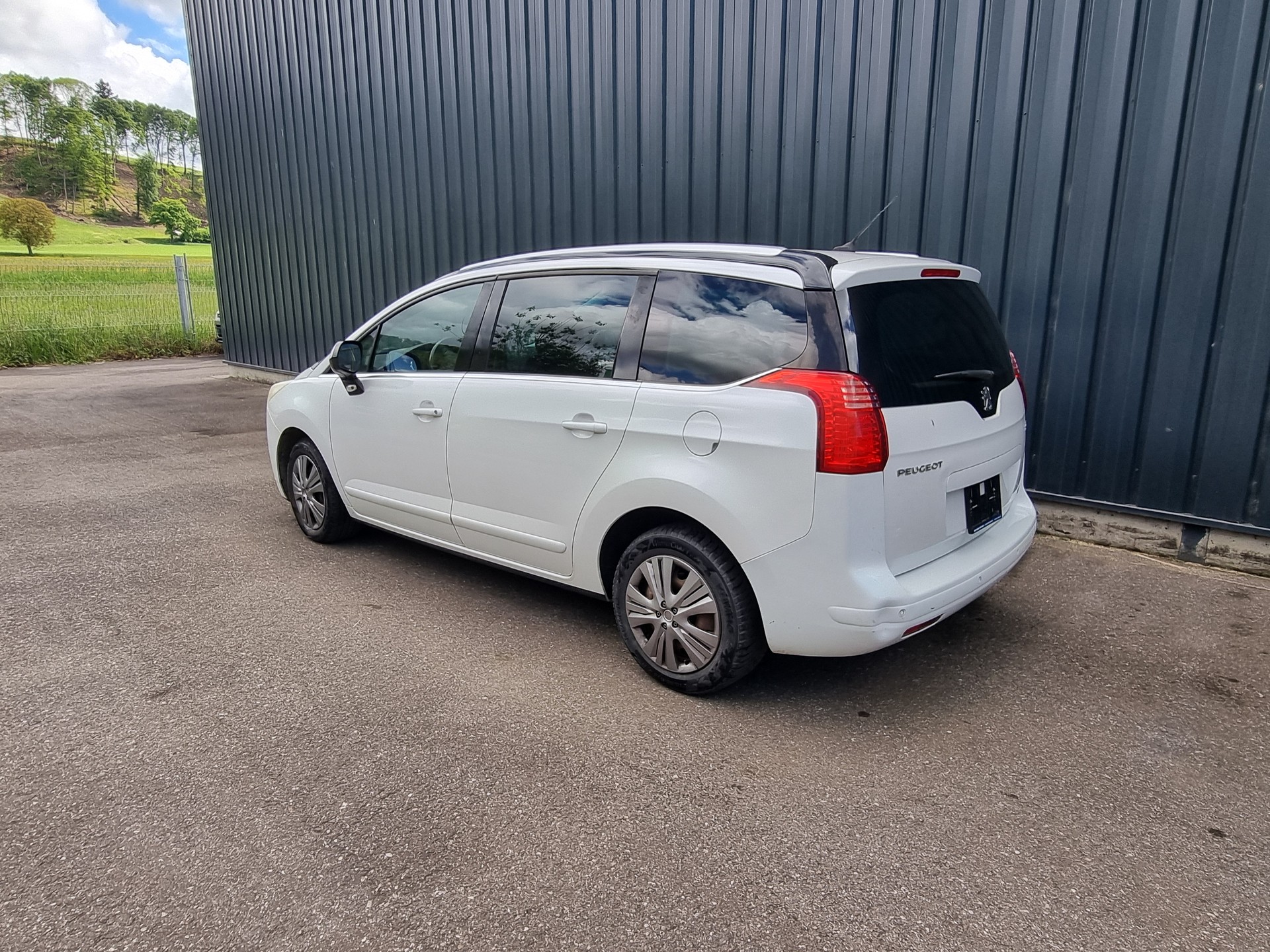 PEUGEOT 5008 2.0 HDI Family-image-4