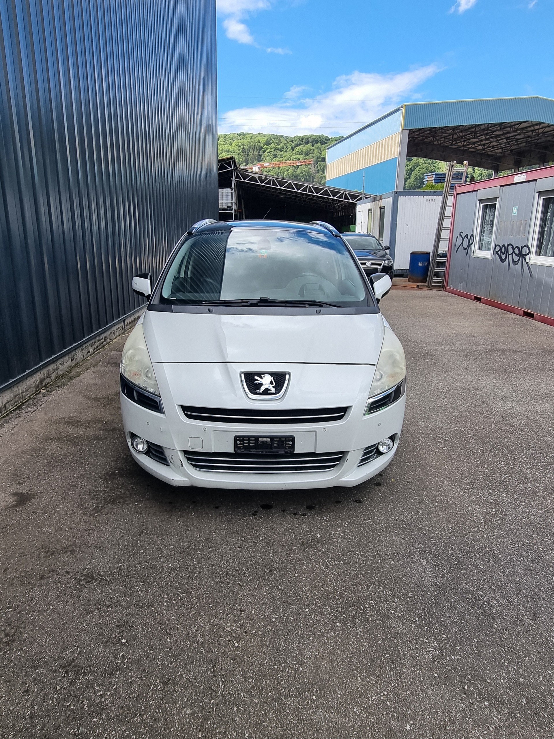PEUGEOT 5008 2.0 HDI Family-image-2
