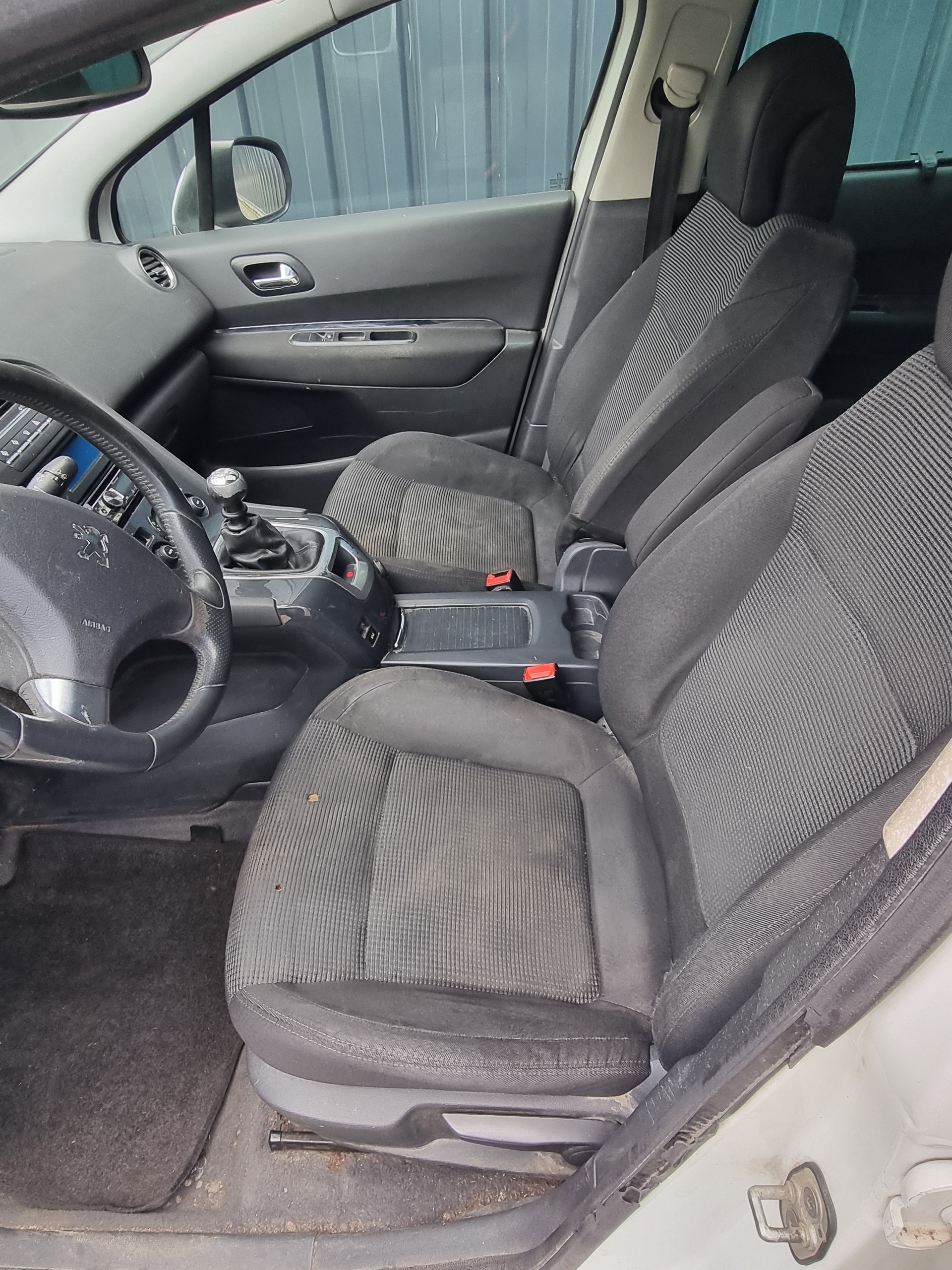 PEUGEOT 5008 2.0 HDI Family-image-11
