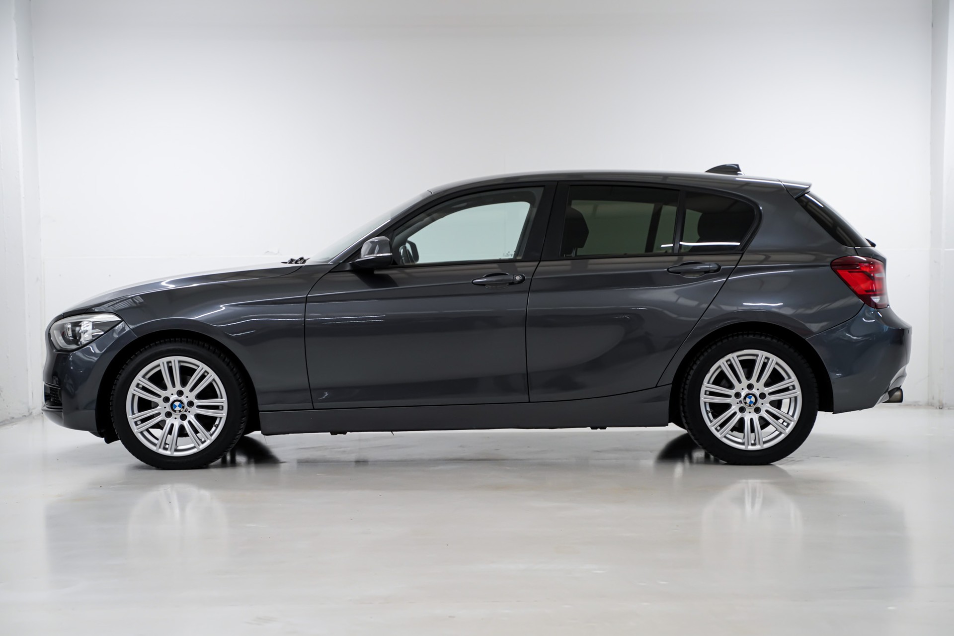 BMW 116i Urban Line Steptronic-showroom-element-3